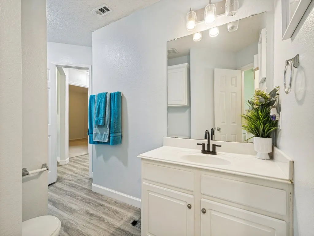 Single Family Residence For Sale in Denton County , 5032 Coral Cove, Denton, Texas 76210, 4 Bedroom, 2 Bathroom, 2 Garage spaces, 1,935 Sqft, built in 2003, mls#21334144, Real Estate Agent in Denton, Homes For Sale in Denton county, Homes For Sale in Denton, Realtor in Denton Texas, Real Estate Brokerage Independent Realty Texas, Luminita Cordes Realtor