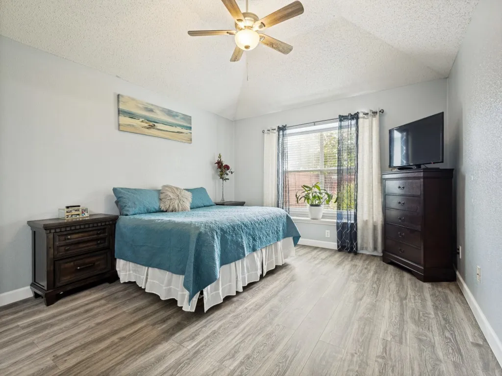 Single Family Residence For Sale in Denton County , 5032 Coral Cove, Denton, Texas 76210, 4 Bedroom, 2 Bathroom, 2 Garage spaces, 1,935 Sqft, built in 2003, mls#21334144, Real Estate Agent in Denton, Homes For Sale in Denton county, Homes For Sale in Denton, Realtor in Denton Texas, Real Estate Brokerage Independent Realty Texas, Luminita Cordes Realtor