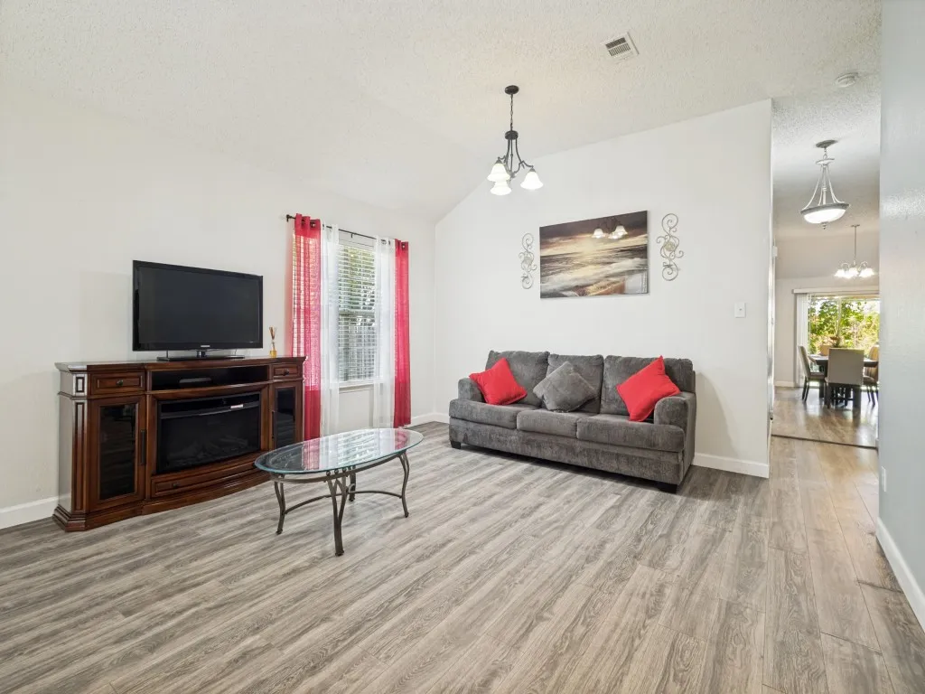 Single Family Residence For Sale in Denton County , 5032 Coral Cove, Denton, Texas 76210, 4 Bedroom, 2 Bathroom, 2 Garage spaces, 1,935 Sqft, built in 2003, mls#21334144, Real Estate Agent in Denton, Homes For Sale in Denton county, Homes For Sale in Denton, Realtor in Denton Texas, Real Estate Brokerage Independent Realty Texas, Luminita Cordes Realtor