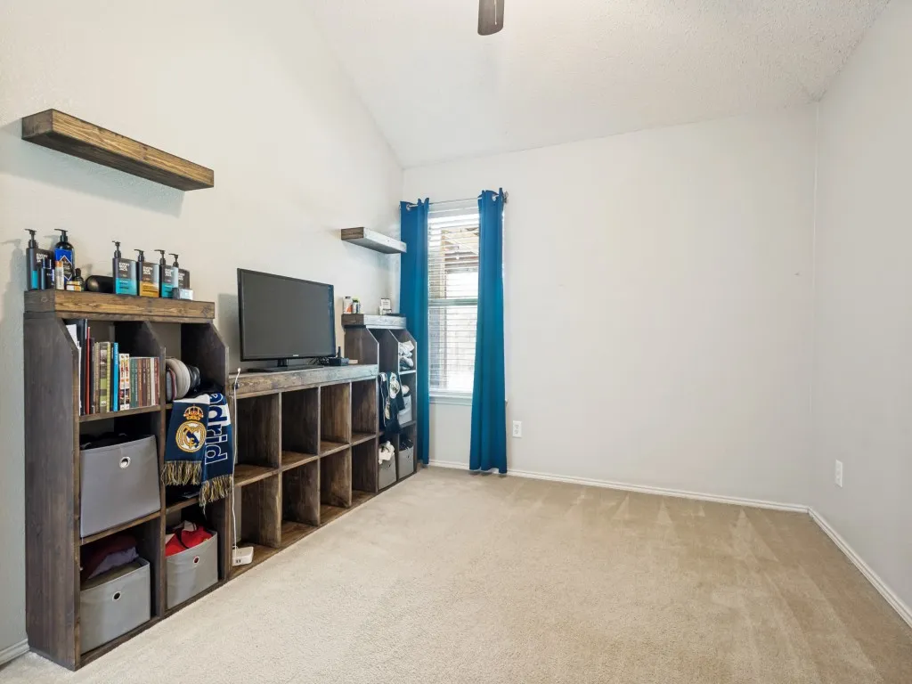 Single Family Residence For Sale in Denton County , 5032 Coral Cove, Denton, Texas 76210, 4 Bedroom, 2 Bathroom, 2 Garage spaces, 1,935 Sqft, built in 2003, mls#21334144, Real Estate Agent in Denton, Homes For Sale in Denton county, Homes For Sale in Denton, Realtor in Denton Texas, Real Estate Brokerage Independent Realty Texas, Luminita Cordes Realtor