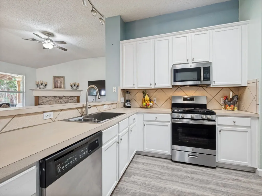 Single Family Residence For Sale in Denton County , 5032 Coral Cove, Denton, Texas 76210, 4 Bedroom, 2 Bathroom, 2 Garage spaces, 1,935 Sqft, built in 2003, mls#21334144, Real Estate Agent in Denton, Homes For Sale in Denton county, Homes For Sale in Denton, Realtor in Denton Texas, Real Estate Brokerage Independent Realty Texas, Luminita Cordes Realtor