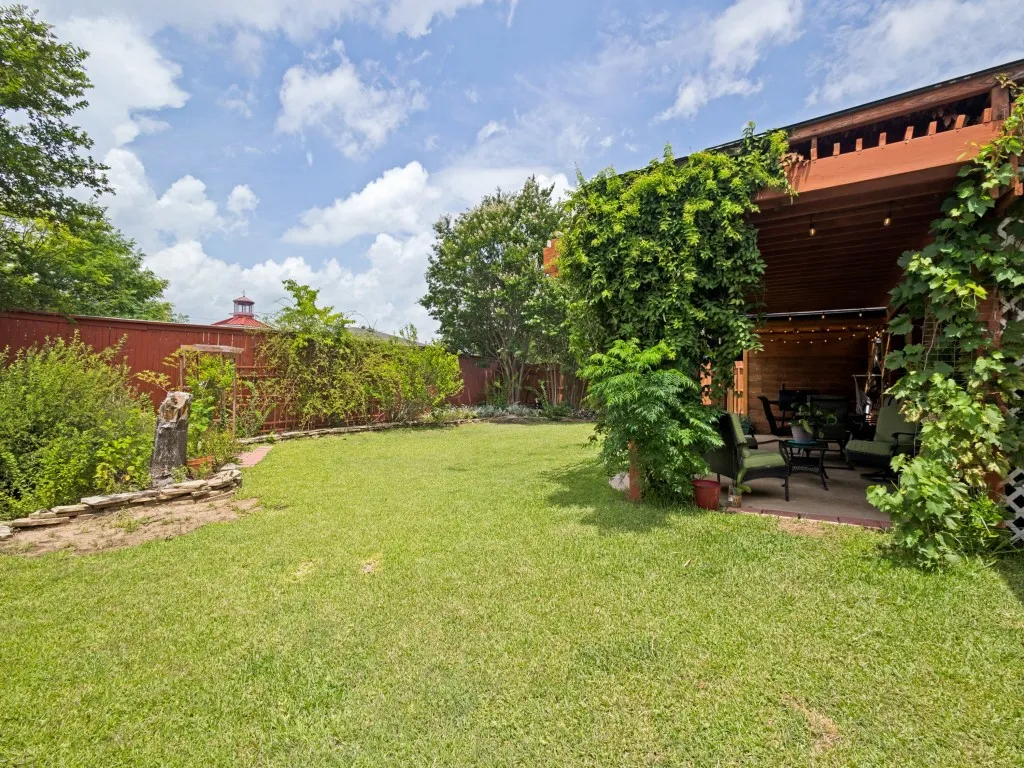 Single Family Residence For Sale in Denton County , 5032 Coral Cove, Denton, Texas 76210, 4 Bedroom, 2 Bathroom, 2 Garage spaces, 1,935 Sqft, built in 2003, mls#21334144, Real Estate Agent in Denton, Homes For Sale in Denton county, Homes For Sale in Denton, Realtor in Denton Texas, Real Estate Brokerage Independent Realty Texas, Luminita Cordes Realtor