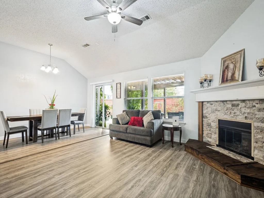 Single Family Residence For Sale in Denton County , 5032 Coral Cove, Denton, Texas 76210, 4 Bedroom, 2 Bathroom, 2 Garage spaces, 1,935 Sqft, built in 2003, mls#21334144, Real Estate Agent in Denton, Homes For Sale in Denton county, Homes For Sale in Denton, Realtor in Denton Texas, Real Estate Brokerage Independent Realty Texas, Luminita Cordes Realtor