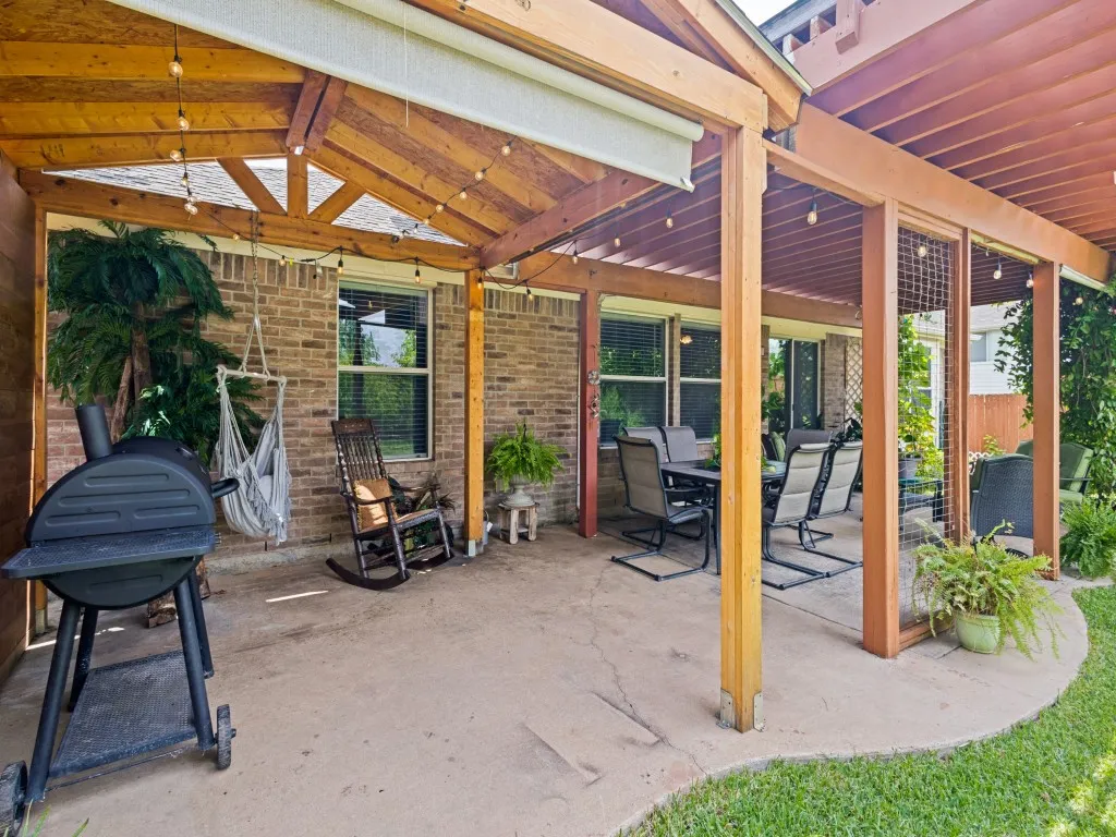 Single Family Residence For Sale in Denton County , 5032 Coral Cove, Denton, Texas 76210, 4 Bedroom, 2 Bathroom, 2 Garage spaces, 1,935 Sqft, built in 2003, mls#21334144, Real Estate Agent in Denton, Homes For Sale in Denton county, Homes For Sale in Denton, Realtor in Denton Texas, Real Estate Brokerage Independent Realty Texas, Luminita Cordes Realtor