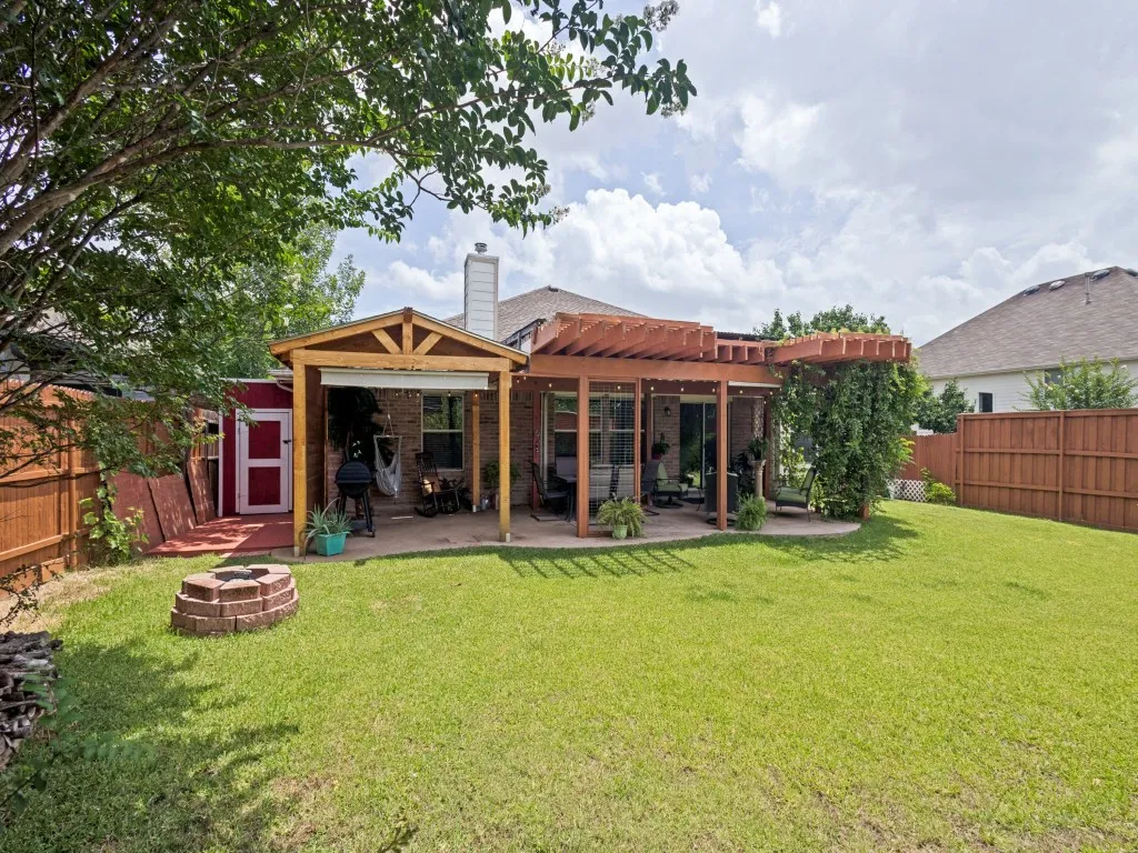Single Family Residence For Sale in Denton County , 5032 Coral Cove, Denton, Texas 76210, 4 Bedroom, 2 Bathroom, 2 Garage spaces, 1,935 Sqft, built in 2003, mls#21334144, Real Estate Agent in Denton, Homes For Sale in Denton county, Homes For Sale in Denton, Realtor in Denton Texas, Real Estate Brokerage Independent Realty Texas, Luminita Cordes Realtor