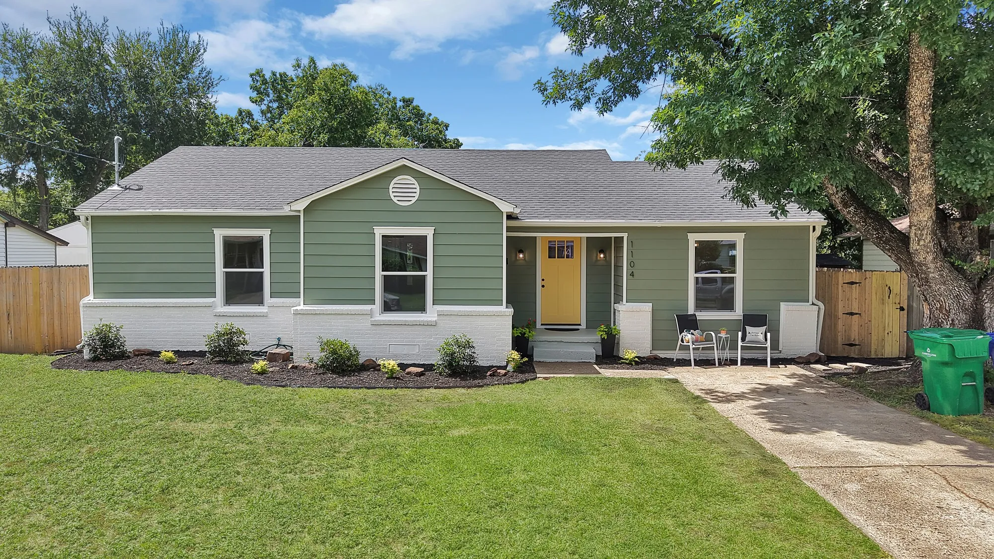 Single Family Residence For Sale in Dallas County , 1104 E Russell Avenue, Carrollton, Texas 75006, 3 Bedroom, 2 Bathroom, Garage spaces, 1,476 Sqft, built in 1954, mls#21333556, Real Estate Agent in Carrollton, Homes For Sale in Dallas county, Homes For Sale in Carrollton, Realtor in Carrollton Texas, Real Estate Brokerage Independent Realty Texas, Luminita Cordes Realtor