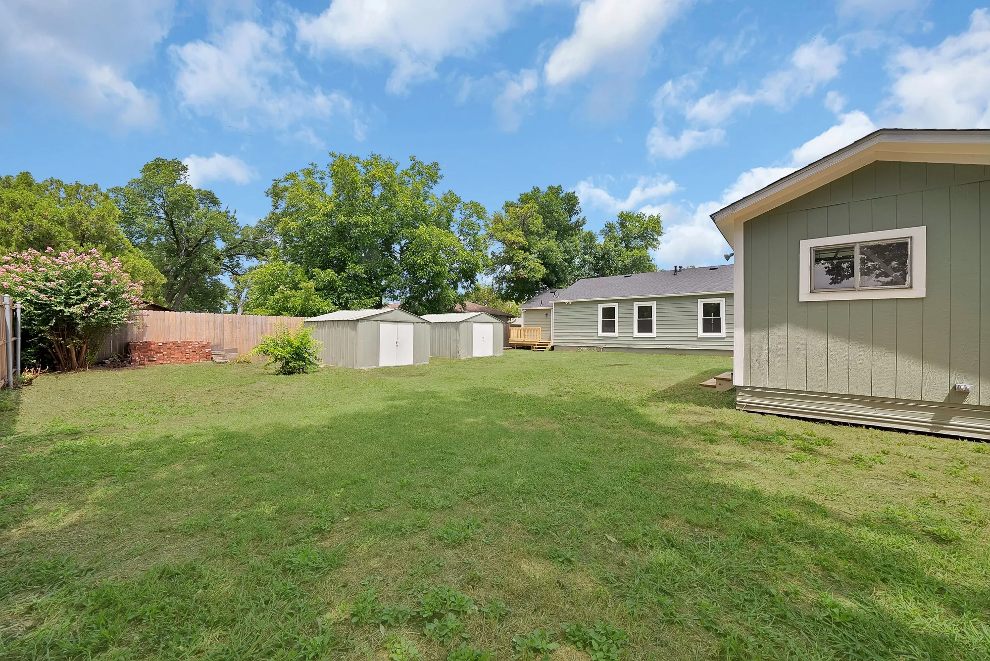 Single Family Residence For Sale in Dallas County , 1104 E Russell Avenue, Carrollton, Texas 75006, 3 Bedroom, 2 Bathroom, Garage spaces, 1,476 Sqft, built in 1954, mls#21333556, Real Estate Agent in Carrollton, Homes For Sale in Dallas county, Homes For Sale in Carrollton, Realtor in Carrollton Texas, Real Estate Brokerage Independent Realty Texas, Luminita Cordes Realtor
