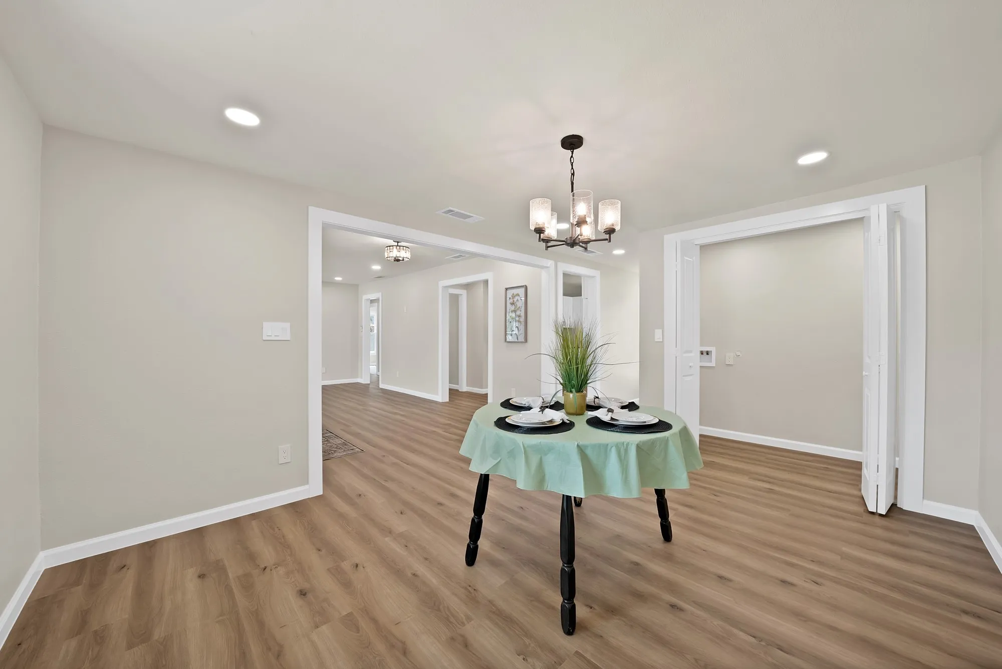 Single Family Residence For Sale in Dallas County , 1104 E Russell Avenue, Carrollton, Texas 75006, 3 Bedroom, 2 Bathroom, Garage spaces, 1,476 Sqft, built in 1954, mls#21333556, Real Estate Agent in Carrollton, Homes For Sale in Dallas county, Homes For Sale in Carrollton, Realtor in Carrollton Texas, Real Estate Brokerage Independent Realty Texas, Luminita Cordes Realtor