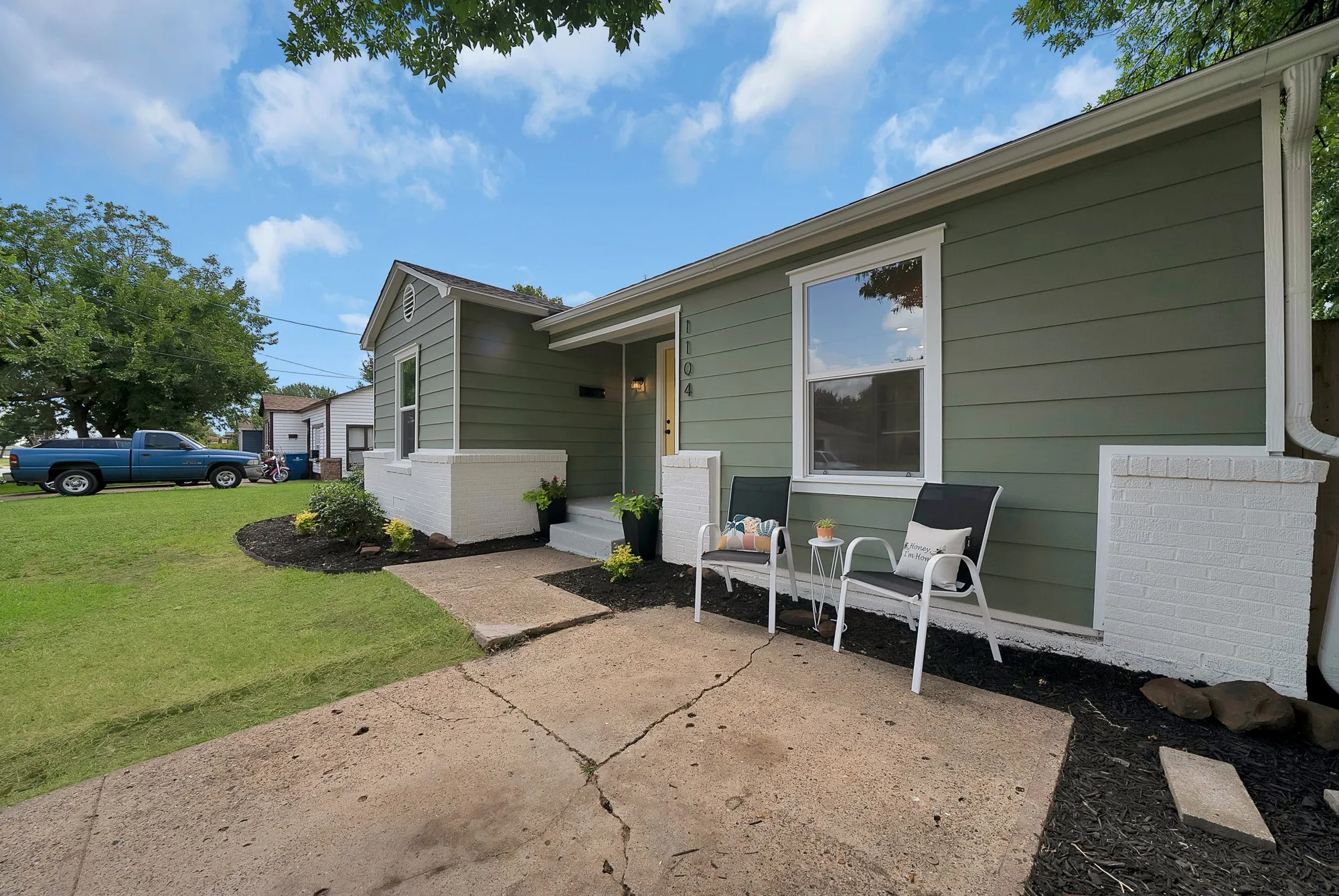 Single Family Residence For Sale in Dallas County , 1104 E Russell Avenue, Carrollton, Texas 75006, 3 Bedroom, 2 Bathroom, Garage spaces, 1,476 Sqft, built in 1954, mls#21333556, Real Estate Agent in Carrollton, Homes For Sale in Dallas county, Homes For Sale in Carrollton, Realtor in Carrollton Texas, Real Estate Brokerage Independent Realty Texas, Luminita Cordes Realtor