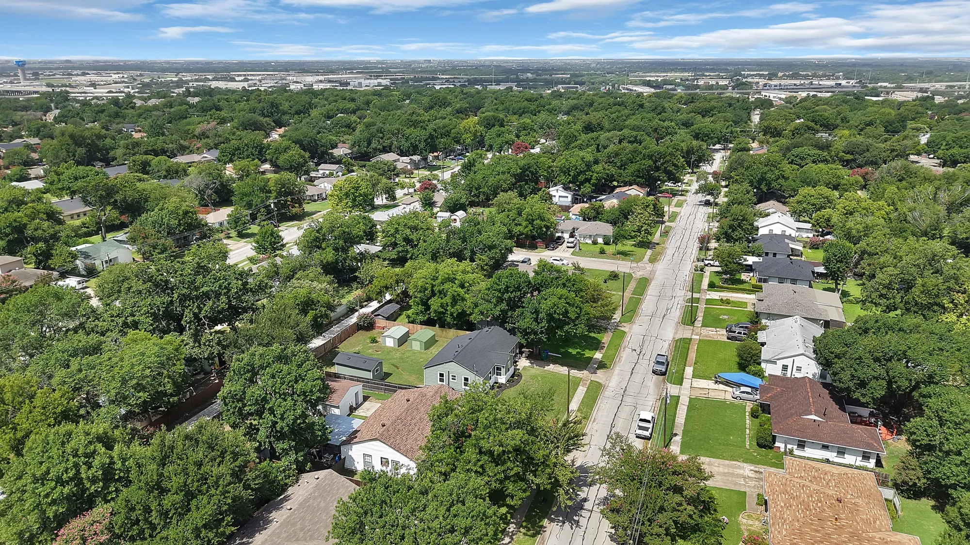 Single Family Residence For Sale in Dallas County , 1104 E Russell Avenue, Carrollton, Texas 75006, 3 Bedroom, 2 Bathroom, Garage spaces, 1,476 Sqft, built in 1954, mls#21333556, Real Estate Agent in Carrollton, Homes For Sale in Dallas county, Homes For Sale in Carrollton, Realtor in Carrollton Texas, Real Estate Brokerage Independent Realty Texas, Luminita Cordes Realtor