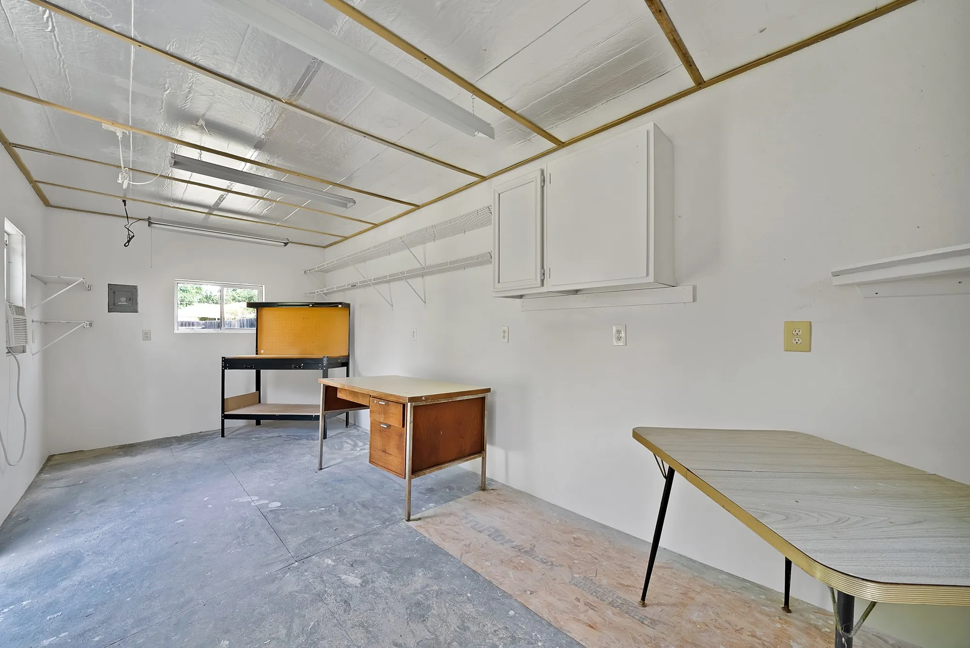 Single Family Residence For Sale in Dallas County , 1104 E Russell Avenue, Carrollton, Texas 75006, 3 Bedroom, 2 Bathroom, Garage spaces, 1,476 Sqft, built in 1954, mls#21333556, Real Estate Agent in Carrollton, Homes For Sale in Dallas county, Homes For Sale in Carrollton, Realtor in Carrollton Texas, Real Estate Brokerage Independent Realty Texas, Luminita Cordes Realtor