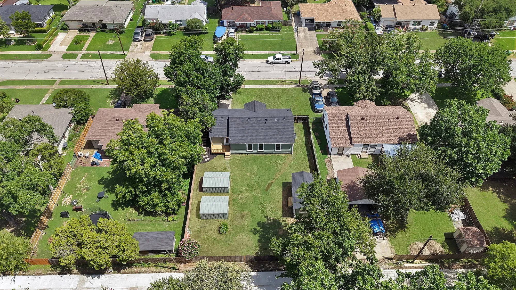 Single Family Residence For Sale in Dallas County , 1104 E Russell Avenue, Carrollton, Texas 75006, 3 Bedroom, 2 Bathroom, Garage spaces, 1,476 Sqft, built in 1954, mls#21333556, Real Estate Agent in Carrollton, Homes For Sale in Dallas county, Homes For Sale in Carrollton, Realtor in Carrollton Texas, Real Estate Brokerage Independent Realty Texas, Luminita Cordes Realtor