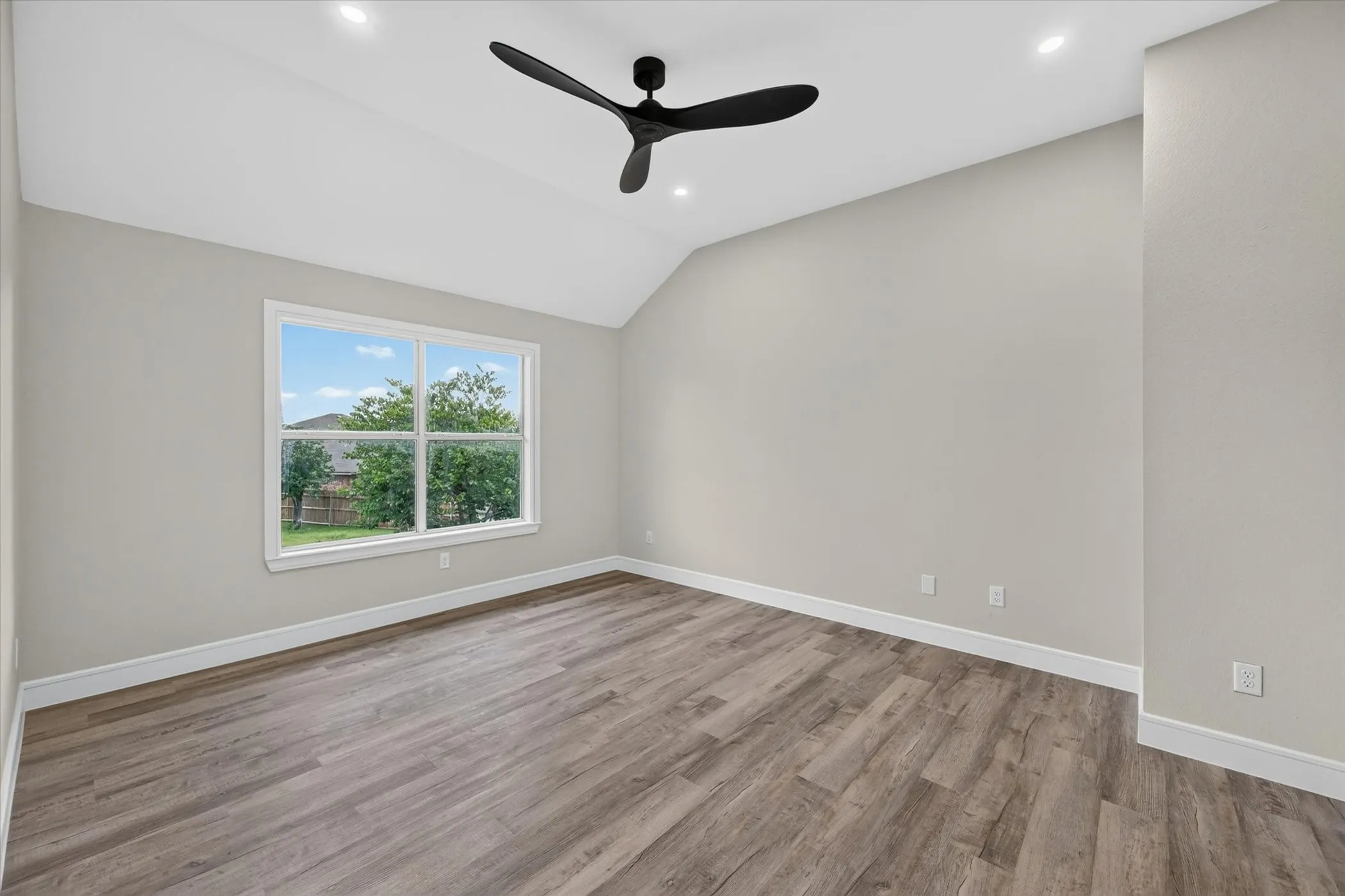 Single Family Residence For Sale in Tarrant County , 640 Fossil Wood Drive, Saginaw, Texas 76179, 4 Bedroom, 3 Bathroom, 2 Garage spaces, 2,002 Sqft, built in 2005, mls#21333817, Real Estate Agent in Saginaw, Homes For Sale in Tarrant county, Homes For Sale in Saginaw, Realtor in Saginaw Texas, Real Estate Brokerage Independent Realty Texas, Luminita Cordes Realtor