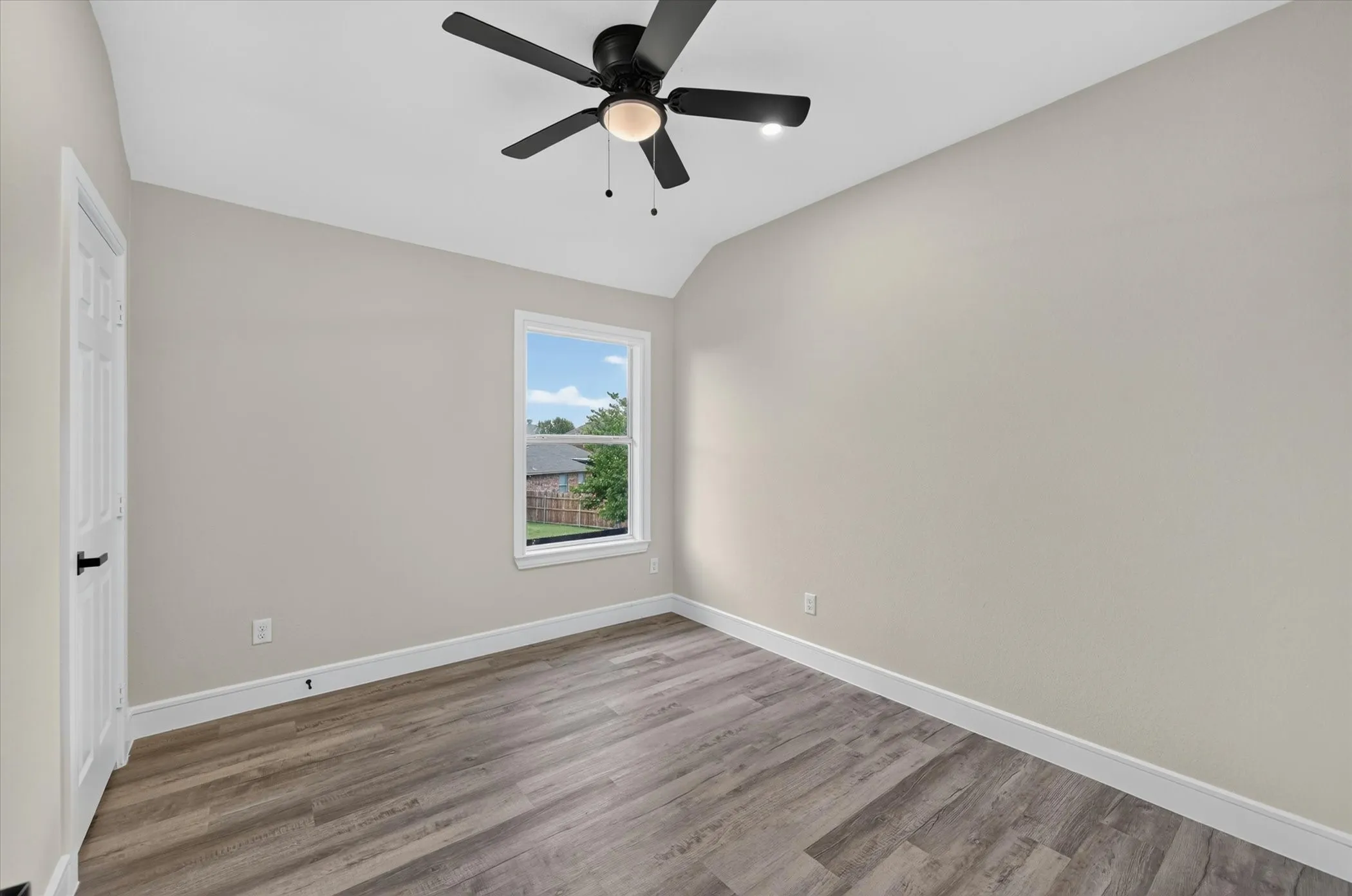 Single Family Residence For Sale in Tarrant County , 640 Fossil Wood Drive, Saginaw, Texas 76179, 4 Bedroom, 3 Bathroom, 2 Garage spaces, 2,002 Sqft, built in 2005, mls#21333817, Real Estate Agent in Saginaw, Homes For Sale in Tarrant county, Homes For Sale in Saginaw, Realtor in Saginaw Texas, Real Estate Brokerage Independent Realty Texas, Luminita Cordes Realtor