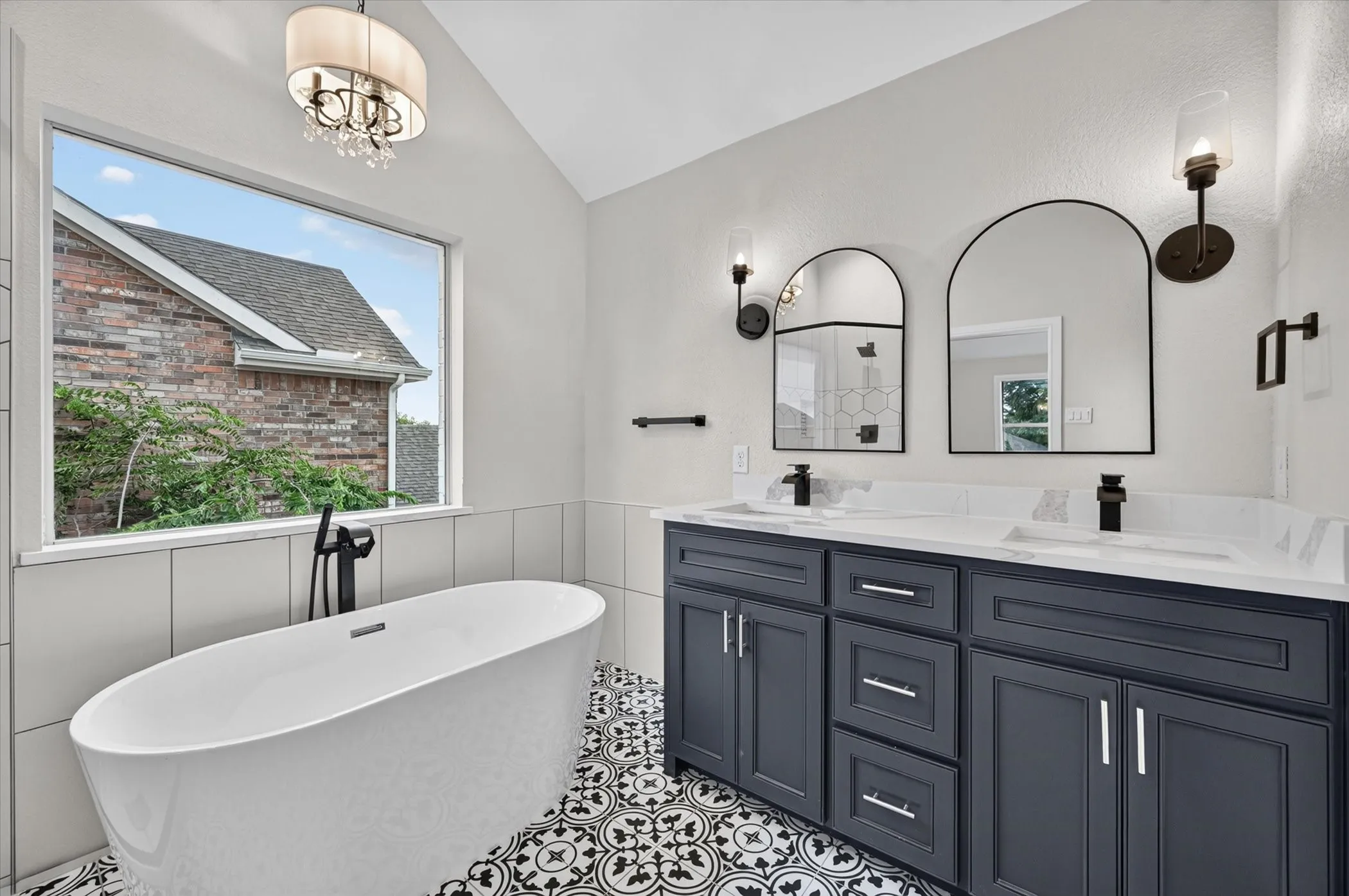 Single Family Residence For Sale in Tarrant County , 640 Fossil Wood Drive, Saginaw, Texas 76179, 4 Bedroom, 3 Bathroom, 2 Garage spaces, 2,002 Sqft, built in 2005, mls#21333817, Real Estate Agent in Saginaw, Homes For Sale in Tarrant county, Homes For Sale in Saginaw, Realtor in Saginaw Texas, Real Estate Brokerage Independent Realty Texas, Luminita Cordes Realtor