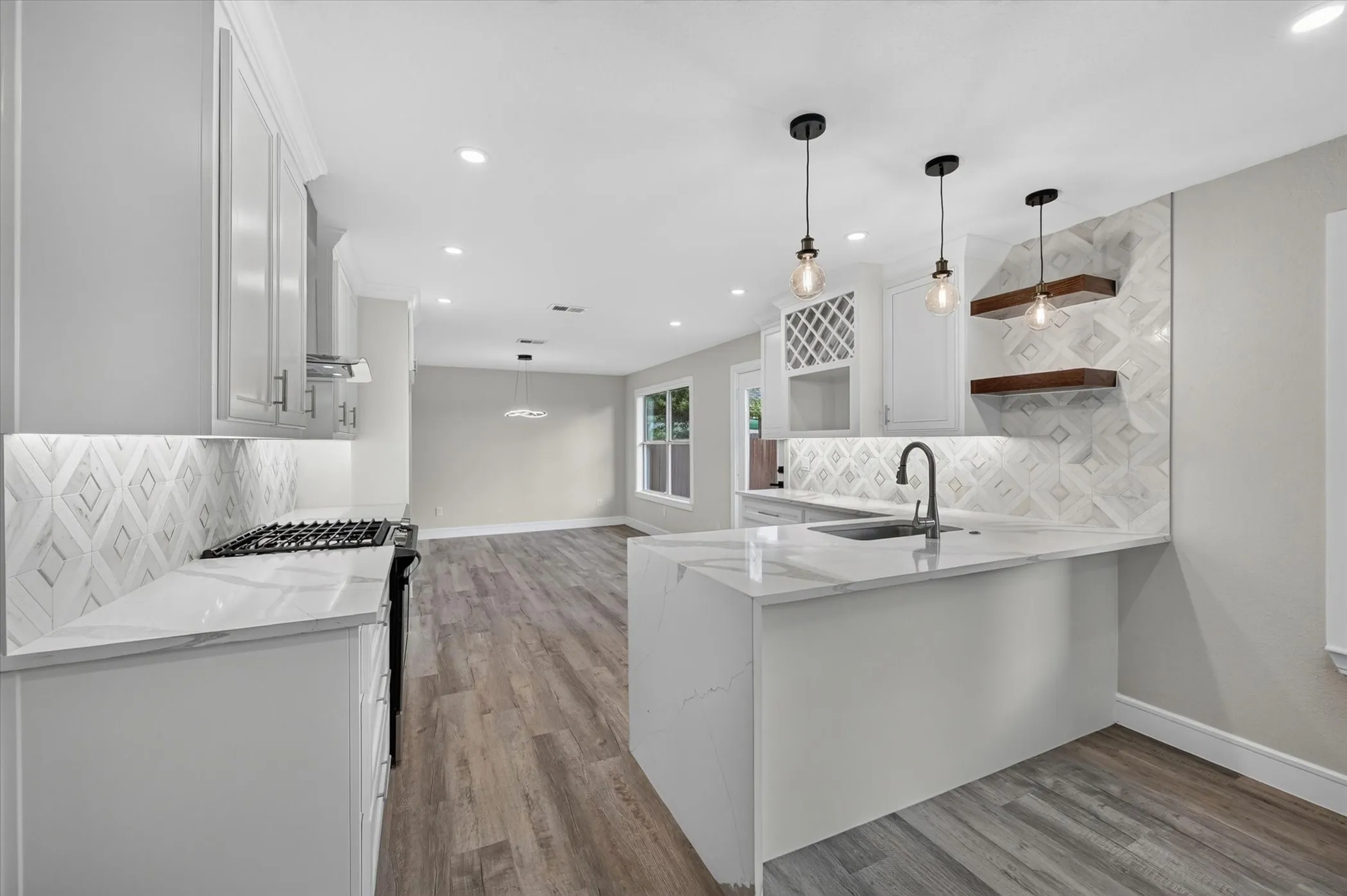 Single Family Residence For Sale in Tarrant County , 640 Fossil Wood Drive, Saginaw, Texas 76179, 4 Bedroom, 3 Bathroom, 2 Garage spaces, 2,002 Sqft, built in 2005, mls#21333817, Real Estate Agent in Saginaw, Homes For Sale in Tarrant county, Homes For Sale in Saginaw, Realtor in Saginaw Texas, Real Estate Brokerage Independent Realty Texas, Luminita Cordes Realtor
