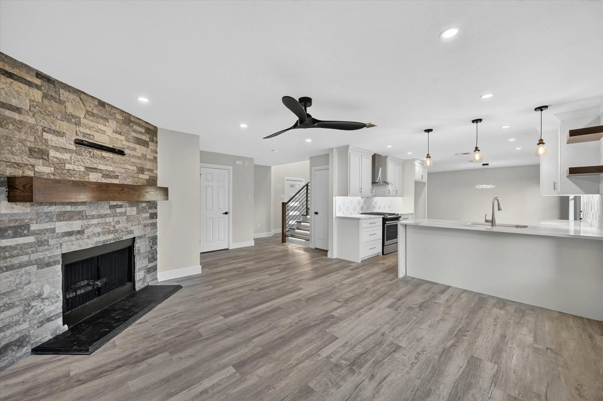 Single Family Residence For Sale in Tarrant County , 640 Fossil Wood Drive, Saginaw, Texas 76179, 4 Bedroom, 3 Bathroom, 2 Garage spaces, 2,002 Sqft, built in 2005, mls#21333817, Real Estate Agent in Saginaw, Homes For Sale in Tarrant county, Homes For Sale in Saginaw, Realtor in Saginaw Texas, Real Estate Brokerage Independent Realty Texas, Luminita Cordes Realtor