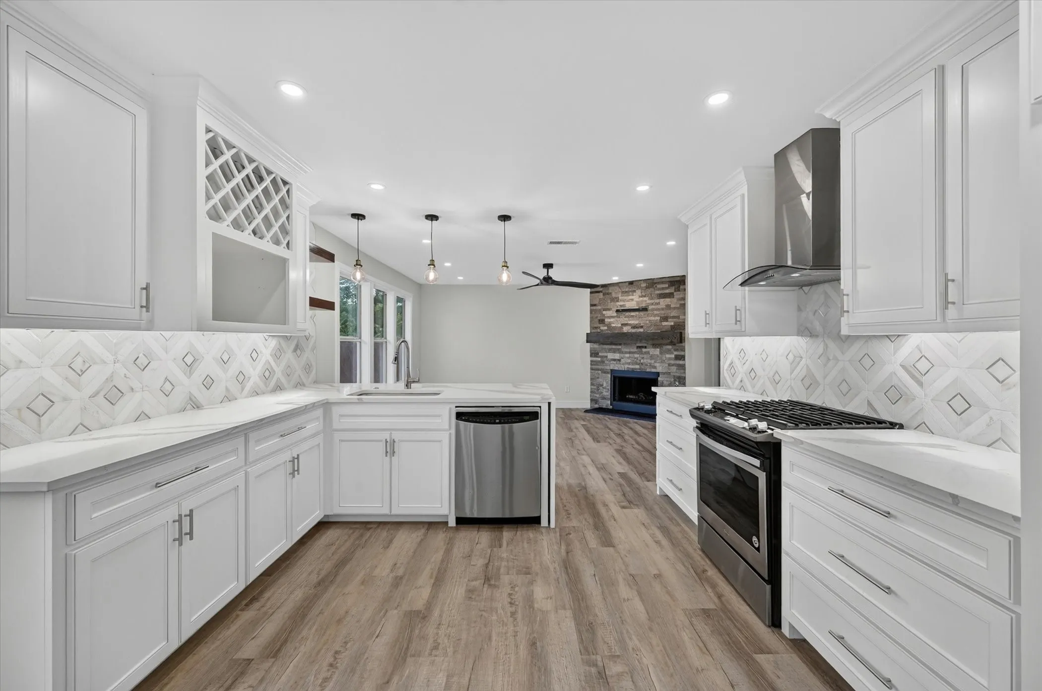 Single Family Residence For Sale in Tarrant County , 640 Fossil Wood Drive, Saginaw, Texas 76179, 4 Bedroom, 3 Bathroom, 2 Garage spaces, 2,002 Sqft, built in 2005, mls#21333817, Real Estate Agent in Saginaw, Homes For Sale in Tarrant county, Homes For Sale in Saginaw, Realtor in Saginaw Texas, Real Estate Brokerage Independent Realty Texas, Luminita Cordes Realtor
