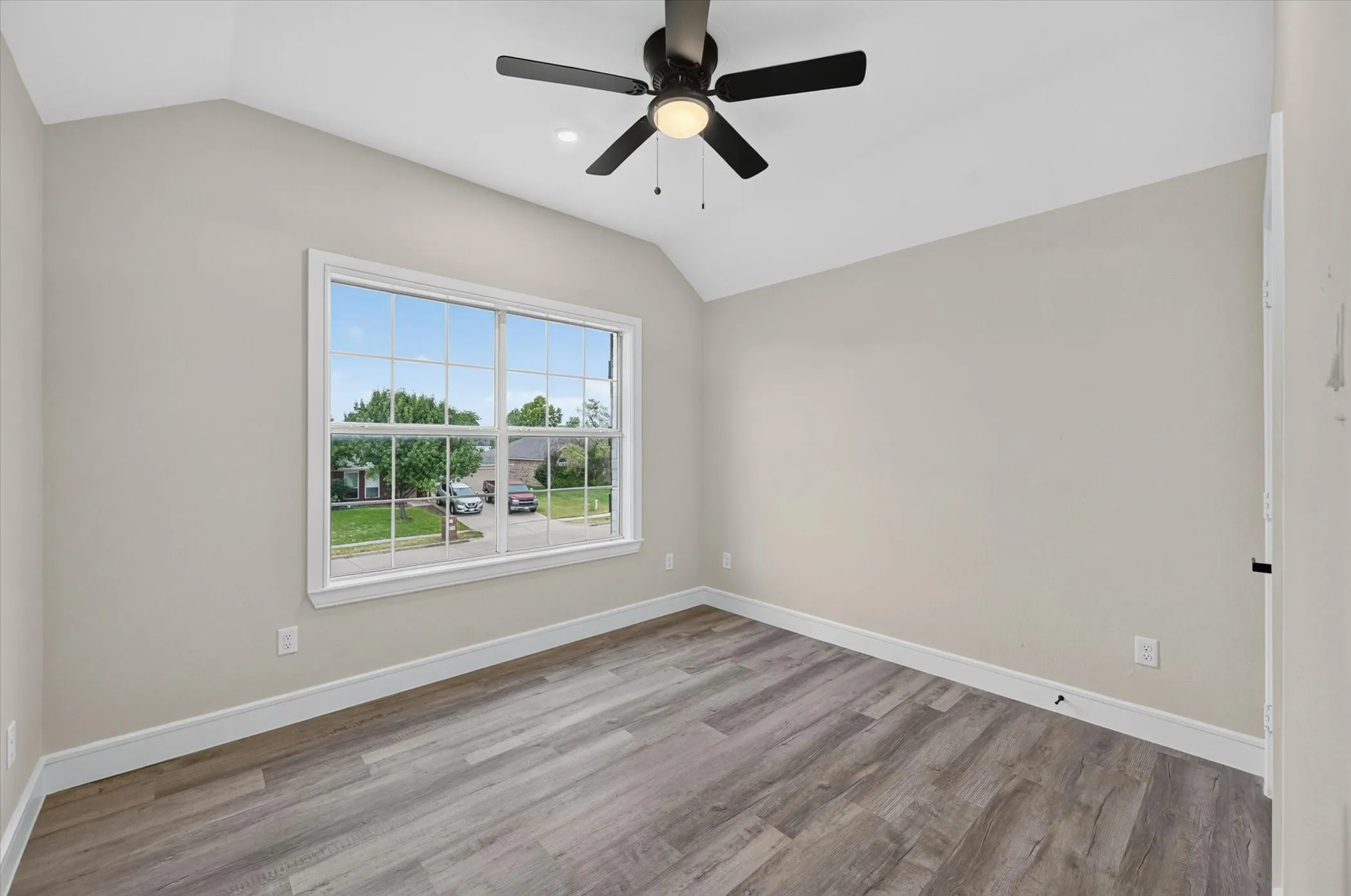 Single Family Residence For Sale in Tarrant County , 640 Fossil Wood Drive, Saginaw, Texas 76179, 4 Bedroom, 3 Bathroom, 2 Garage spaces, 2,002 Sqft, built in 2005, mls#21333817, Real Estate Agent in Saginaw, Homes For Sale in Tarrant county, Homes For Sale in Saginaw, Realtor in Saginaw Texas, Real Estate Brokerage Independent Realty Texas, Luminita Cordes Realtor