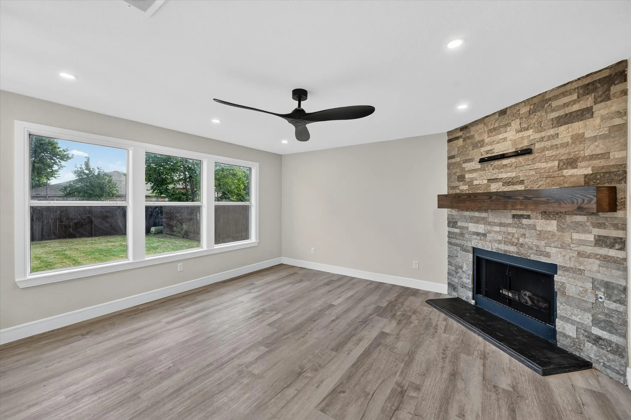 Single Family Residence For Sale in Tarrant County , 640 Fossil Wood Drive, Saginaw, Texas 76179, 4 Bedroom, 3 Bathroom, 2 Garage spaces, 2,002 Sqft, built in 2005, mls#21333817, Real Estate Agent in Saginaw, Homes For Sale in Tarrant county, Homes For Sale in Saginaw, Realtor in Saginaw Texas, Real Estate Brokerage Independent Realty Texas, Luminita Cordes Realtor