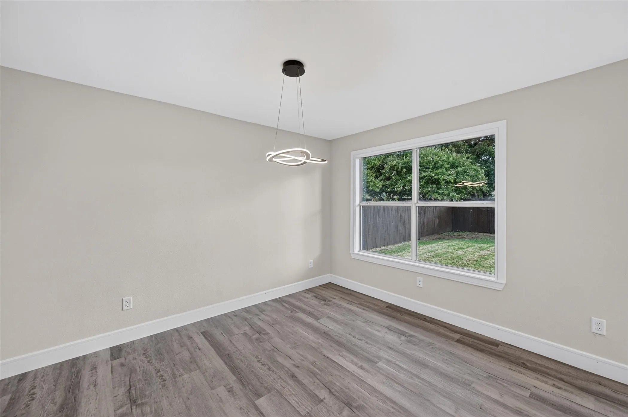 Single Family Residence For Sale in Tarrant County , 640 Fossil Wood Drive, Saginaw, Texas 76179, 4 Bedroom, 3 Bathroom, 2 Garage spaces, 2,002 Sqft, built in 2005, mls#21333817, Real Estate Agent in Saginaw, Homes For Sale in Tarrant county, Homes For Sale in Saginaw, Realtor in Saginaw Texas, Real Estate Brokerage Independent Realty Texas, Luminita Cordes Realtor