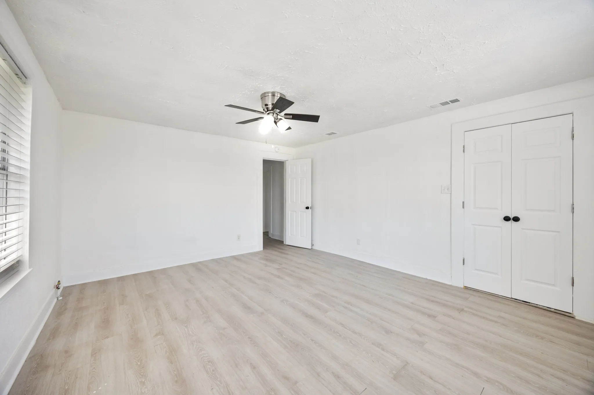 Single Family Residence For Rent in Kaufman County , 15763 County Road 355, Terrell, Texas 75161, 2 Bedroom, 1 Bathroom, Garage spaces, 1,248 Sqft, built in 1950, mls#21334512, Real Estate Agent in Terrell, Homes For Rent in Kaufman county, Homes For Rent in Terrell, Realtor in Terrell Texas, Real Estate Brokerage Independent Realty Texas, Luminita Cordes Realtor