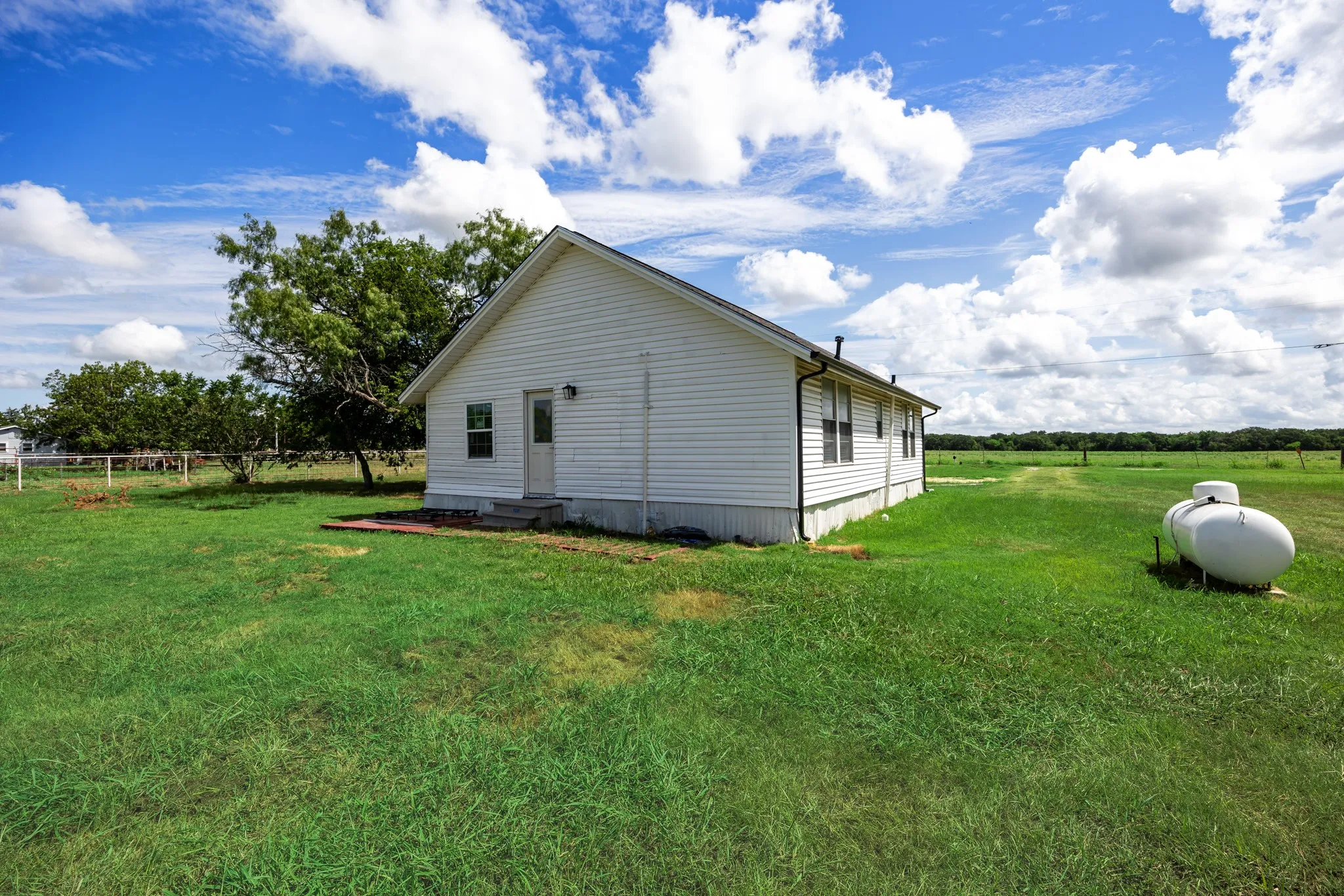 Single Family Residence For Rent in Kaufman County , 15763 County Road 355, Terrell, Texas 75161, 2 Bedroom, 1 Bathroom, Garage spaces, 1,248 Sqft, built in 1950, mls#21334512, Real Estate Agent in Terrell, Homes For Rent in Kaufman county, Homes For Rent in Terrell, Realtor in Terrell Texas, Real Estate Brokerage Independent Realty Texas, Luminita Cordes Realtor