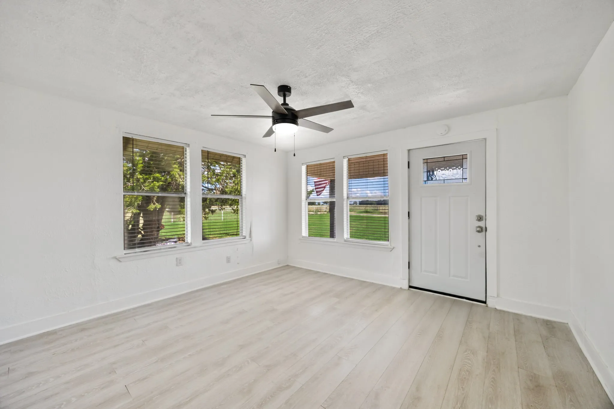 Single Family Residence For Rent in Kaufman County , 15763 County Road 355, Terrell, Texas 75161, 2 Bedroom, 1 Bathroom, Garage spaces, 1,248 Sqft, built in 1950, mls#21334512, Real Estate Agent in Terrell, Homes For Rent in Kaufman county, Homes For Rent in Terrell, Realtor in Terrell Texas, Real Estate Brokerage Independent Realty Texas, Luminita Cordes Realtor