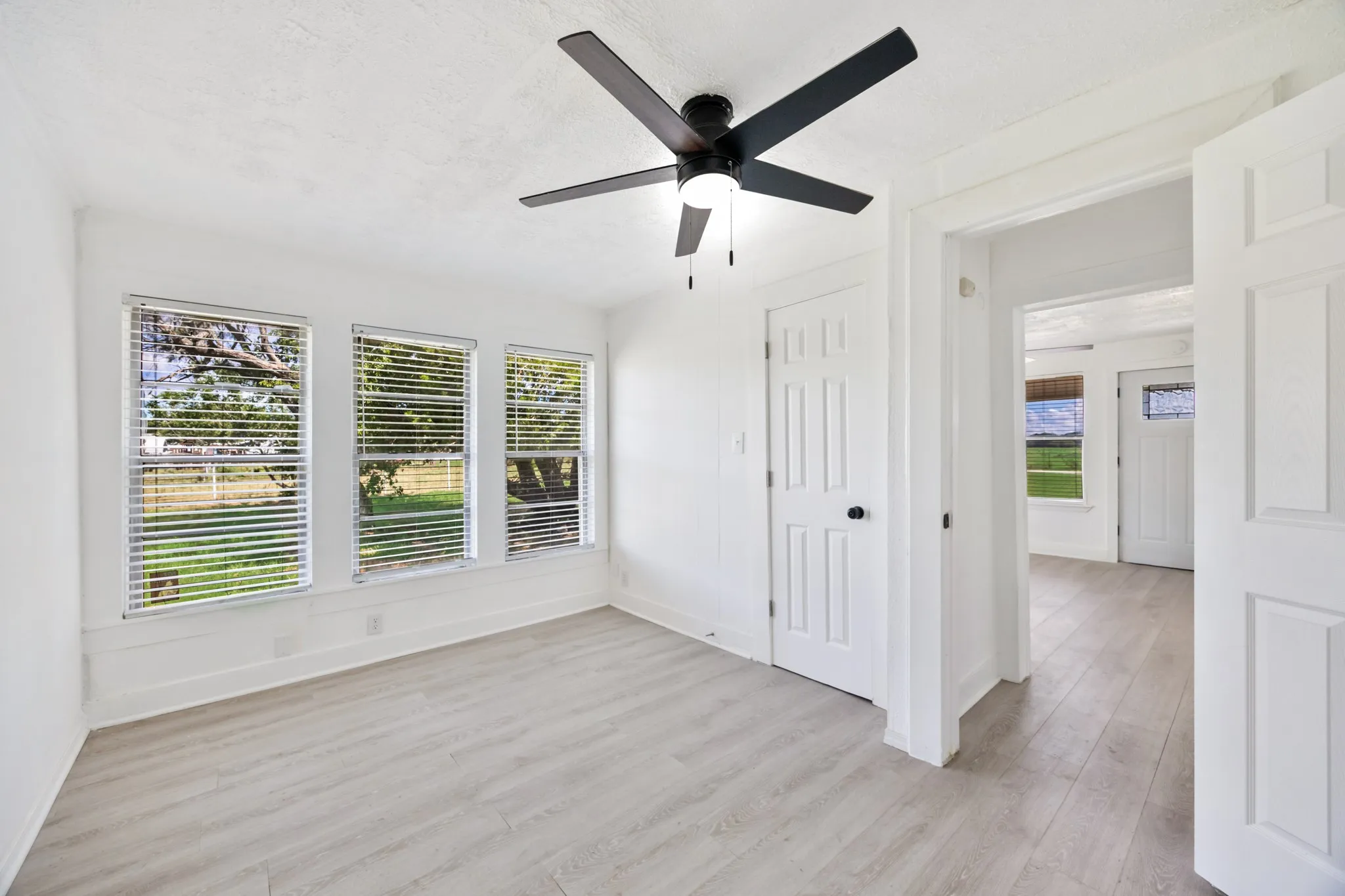 Single Family Residence For Rent in Kaufman County , 15763 County Road 355, Terrell, Texas 75161, 2 Bedroom, 1 Bathroom, Garage spaces, 1,248 Sqft, built in 1950, mls#21334512, Real Estate Agent in Terrell, Homes For Rent in Kaufman county, Homes For Rent in Terrell, Realtor in Terrell Texas, Real Estate Brokerage Independent Realty Texas, Luminita Cordes Realtor