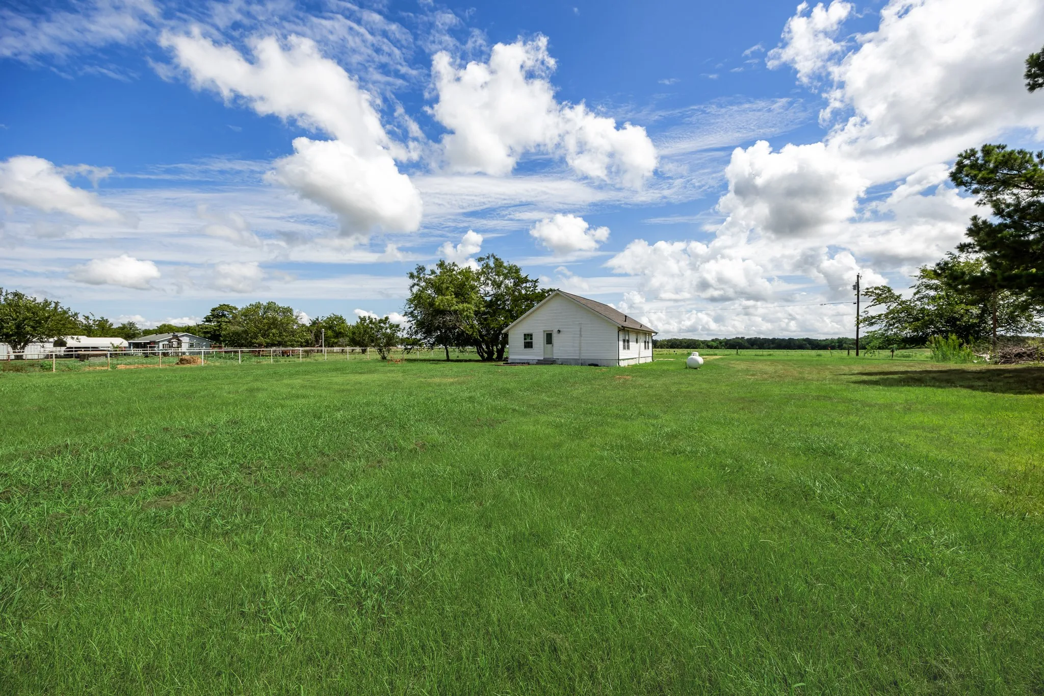 Single Family Residence For Rent in Kaufman County , 15763 County Road 355, Terrell, Texas 75161, 2 Bedroom, 1 Bathroom, Garage spaces, 1,248 Sqft, built in 1950, mls#21334512, Real Estate Agent in Terrell, Homes For Rent in Kaufman county, Homes For Rent in Terrell, Realtor in Terrell Texas, Real Estate Brokerage Independent Realty Texas, Luminita Cordes Realtor