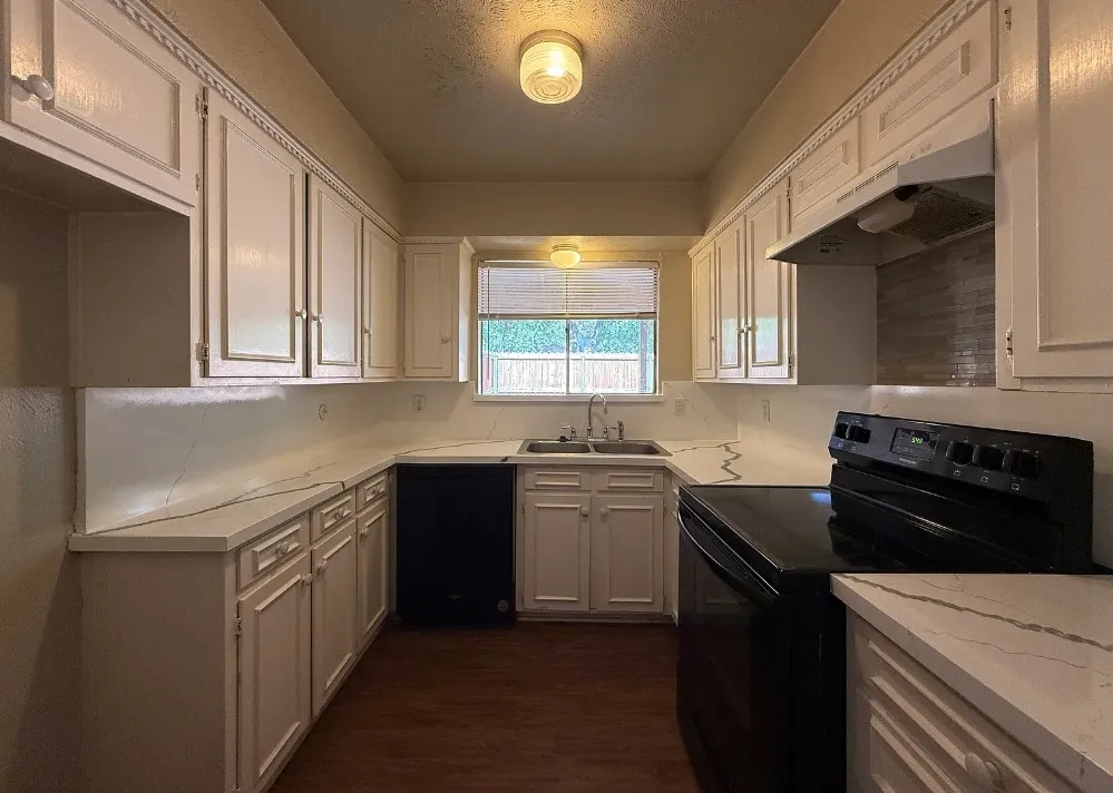 Duplex For Rent in Denton County , 730 Londonderry Lane 734, Denton, Texas 76205, 3 Bedroom, 2 Bathroom, 2 Garage spaces, 1,329 Sqft, built in 1974, mls#21330879, Real Estate Agent in Denton, Homes For Rent in Denton county, Homes For Rent in Denton, Realtor in Denton Texas, Real Estate Brokerage Independent Realty Texas, Luminita Cordes Realtor