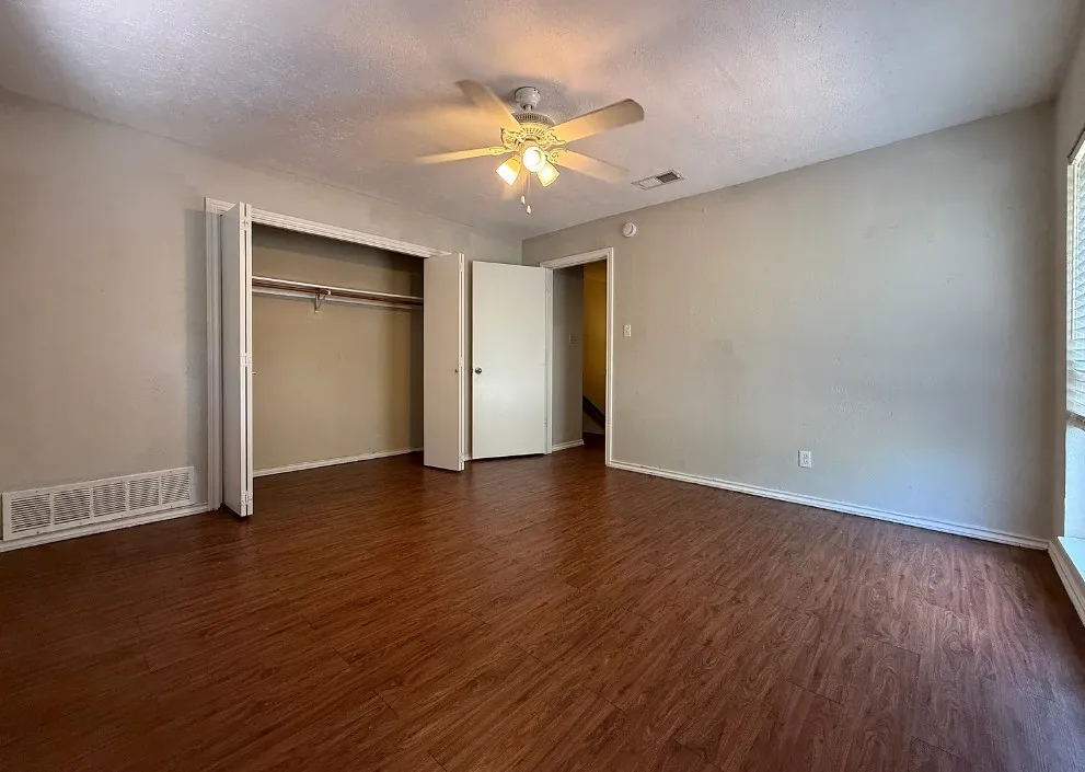 Duplex For Rent in Denton County , 730 Londonderry Lane 734, Denton, Texas 76205, 3 Bedroom, 2 Bathroom, 2 Garage spaces, 1,329 Sqft, built in 1974, mls#21330879, Real Estate Agent in Denton, Homes For Rent in Denton county, Homes For Rent in Denton, Realtor in Denton Texas, Real Estate Brokerage Independent Realty Texas, Luminita Cordes Realtor