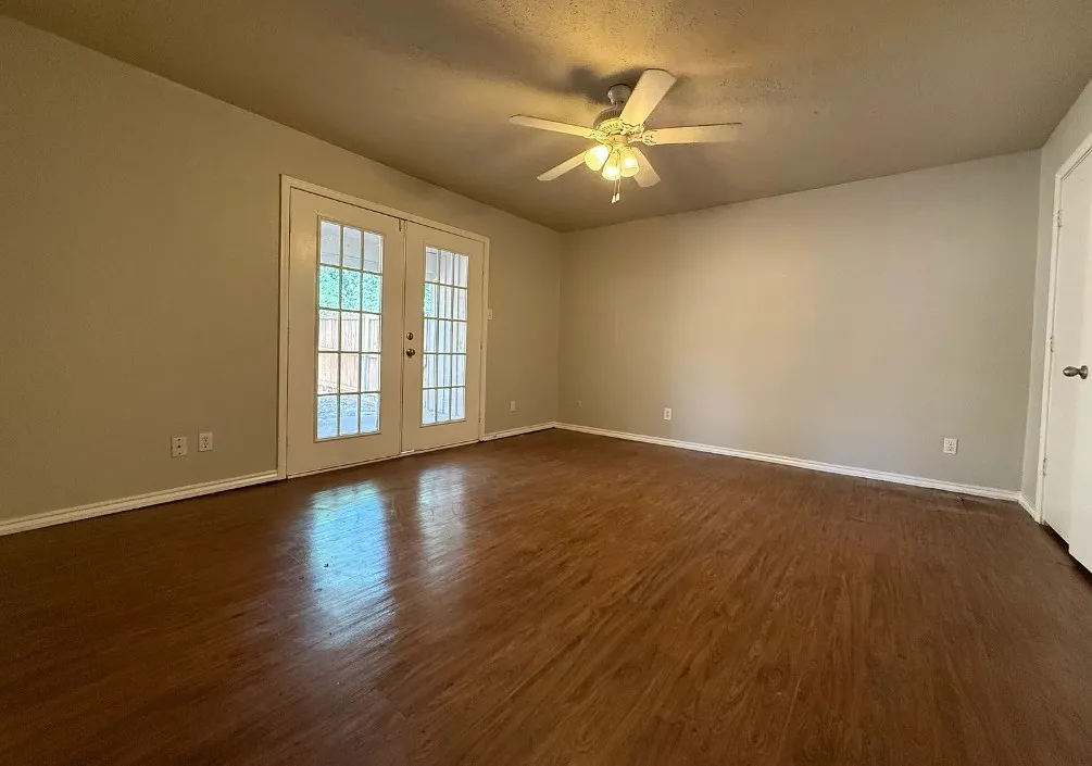 Duplex For Rent in Denton County , 730 Londonderry Lane 734, Denton, Texas 76205, 3 Bedroom, 2 Bathroom, 2 Garage spaces, 1,329 Sqft, built in 1974, mls#21330879, Real Estate Agent in Denton, Homes For Rent in Denton county, Homes For Rent in Denton, Realtor in Denton Texas, Real Estate Brokerage Independent Realty Texas, Luminita Cordes Realtor