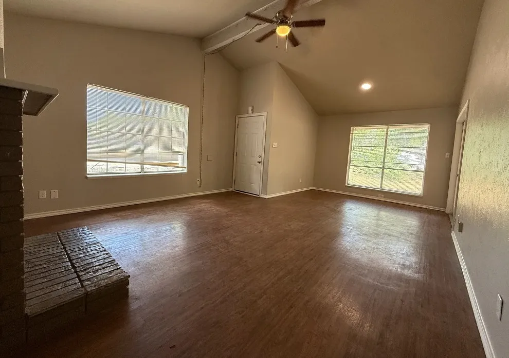 Duplex For Rent in Denton County , 730 Londonderry Lane 734, Denton, Texas 76205, 3 Bedroom, 2 Bathroom, 2 Garage spaces, 1,329 Sqft, built in 1974, mls#21330879, Real Estate Agent in Denton, Homes For Rent in Denton county, Homes For Rent in Denton, Realtor in Denton Texas, Real Estate Brokerage Independent Realty Texas, Luminita Cordes Realtor