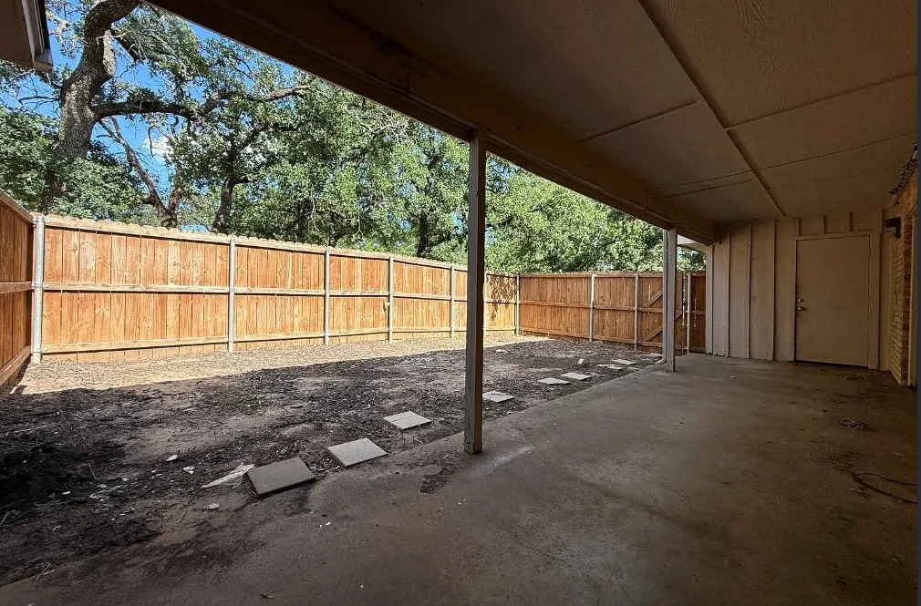 Duplex For Rent in Denton County , 730 Londonderry Lane 734, Denton, Texas 76205, 3 Bedroom, 2 Bathroom, 2 Garage spaces, 1,329 Sqft, built in 1974, mls#21330879, Real Estate Agent in Denton, Homes For Rent in Denton county, Homes For Rent in Denton, Realtor in Denton Texas, Real Estate Brokerage Independent Realty Texas, Luminita Cordes Realtor