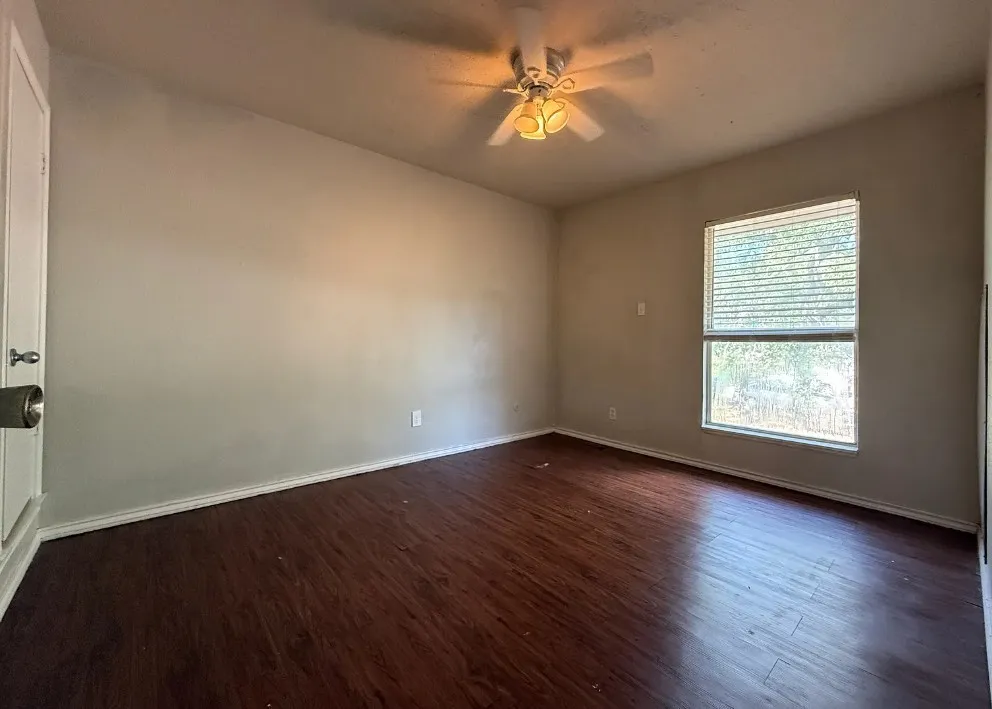 Duplex For Rent in Denton County , 730 Londonderry Lane 734, Denton, Texas 76205, 3 Bedroom, 2 Bathroom, 2 Garage spaces, 1,329 Sqft, built in 1974, mls#21330879, Real Estate Agent in Denton, Homes For Rent in Denton county, Homes For Rent in Denton, Realtor in Denton Texas, Real Estate Brokerage Independent Realty Texas, Luminita Cordes Realtor