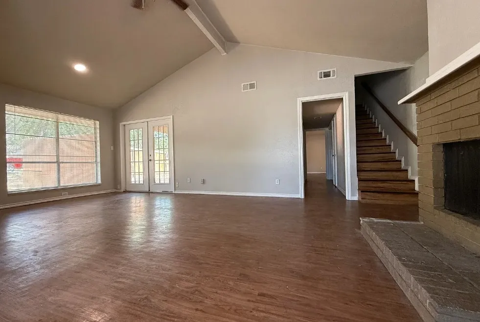 Duplex For Rent in Denton County , 730 Londonderry Lane 734, Denton, Texas 76205, 3 Bedroom, 2 Bathroom, 2 Garage spaces, 1,329 Sqft, built in 1974, mls#21330879, Real Estate Agent in Denton, Homes For Rent in Denton county, Homes For Rent in Denton, Realtor in Denton Texas, Real Estate Brokerage Independent Realty Texas, Luminita Cordes Realtor