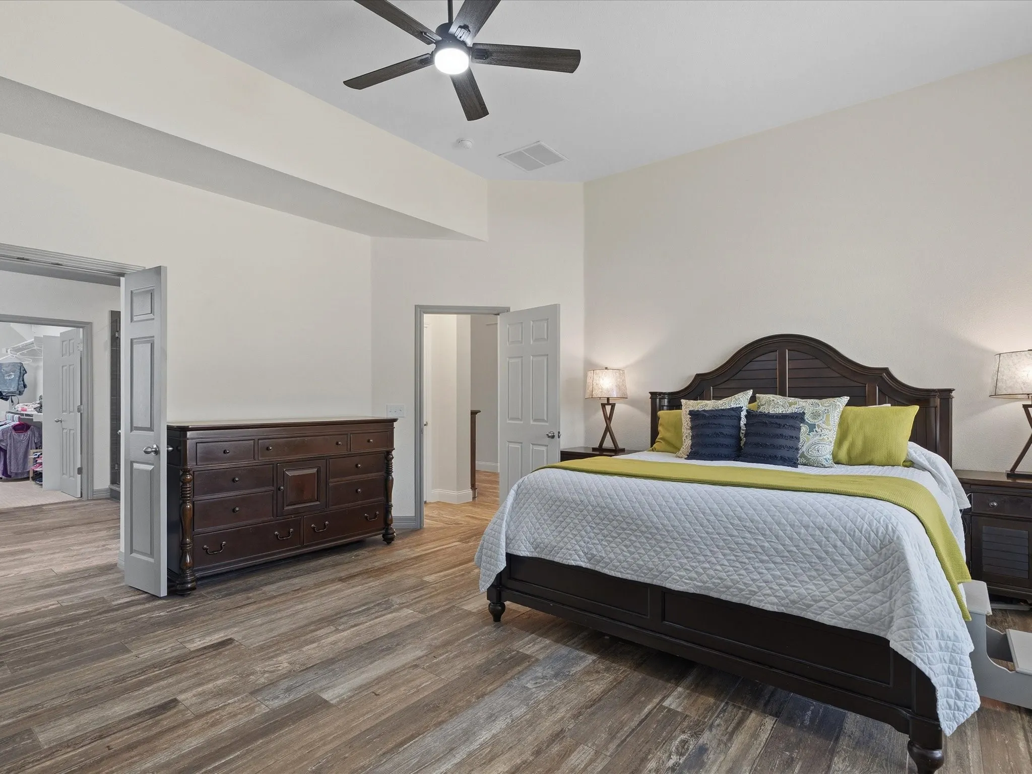 Single Family Residence For Sale in Collin County , 7405 Ravenhill Drive, Frisco, Texas 75035, 5 Bedroom, 4 Bathroom, 2 Garage spaces, 3,641 Sqft, built in 2003, mls#21334464, Real Estate Agent in Frisco, Homes For Sale in Collin county, Homes For Sale in Frisco, Realtor in Frisco Texas, Real Estate Brokerage Independent Realty Texas, Luminita Cordes Realtor