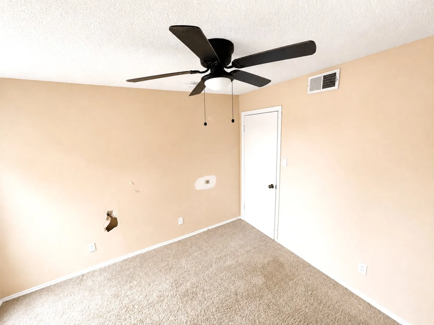 Room featuring a ceiling fan with integrated lighting, textured ceilings, and wall-to-wall carpeting