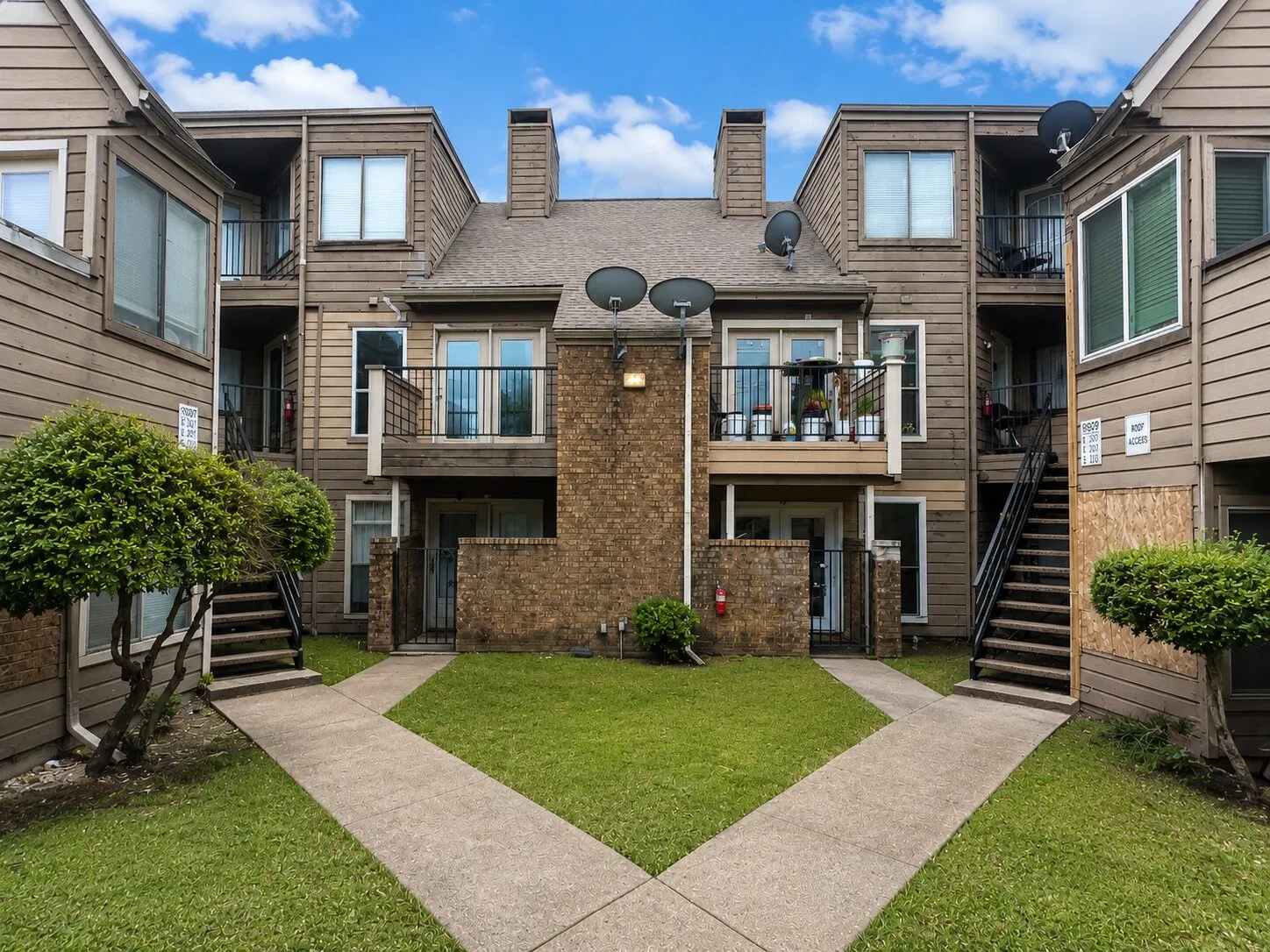 Condominium For Sale in Dallas County , 9809 Walnut Street 208, Dallas, Texas 75243, 2 Bedroom, 1 Bathroom, Garage spaces, 931 Sqft, built in 1981, mls#21334133, Real Estate Agent in Dallas, Homes For Sale in Dallas county, Homes For Sale in Dallas, Realtor in Dallas Texas, Real Estate Brokerage Independent Realty Texas, Luminita Cordes Realtor