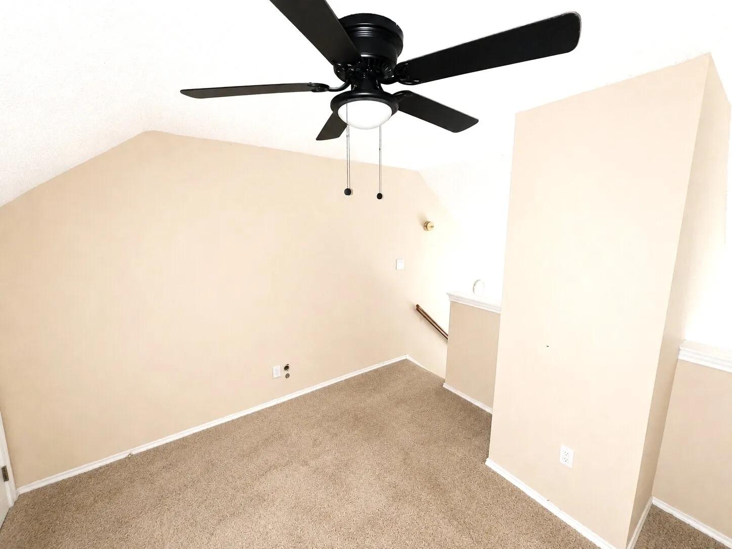 Condominium For Sale in Dallas County , 9809 Walnut Street 208, Dallas, Texas 75243, 2 Bedroom, 1 Bathroom, Garage spaces, 931 Sqft, built in 1981, mls#21334133, Real Estate Agent in Dallas, Homes For Sale in Dallas county, Homes For Sale in Dallas, Realtor in Dallas Texas, Real Estate Brokerage Independent Realty Texas, Luminita Cordes Realtor