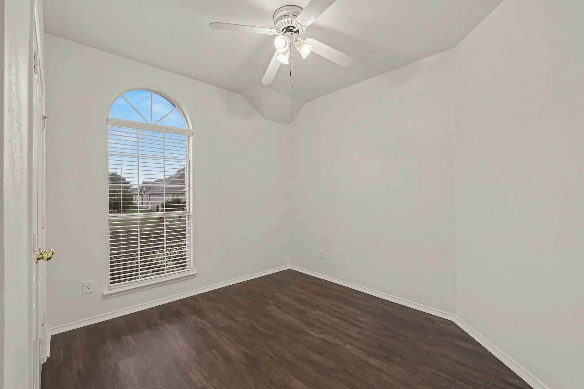 Single Family Residence For Sale in Collin County , 11709 Amber Valley Drive, Frisco, Texas 75035, 3 Bedroom, 2 Bathroom, 2 Garage spaces, 1,613 Sqft, built in 1996, mls#21311334, Real Estate Agent in Frisco, Homes For Sale in Collin county, Homes For Sale in Frisco, Realtor in Frisco Texas, Real Estate Brokerage Independent Realty Texas, Luminita Cordes Realtor