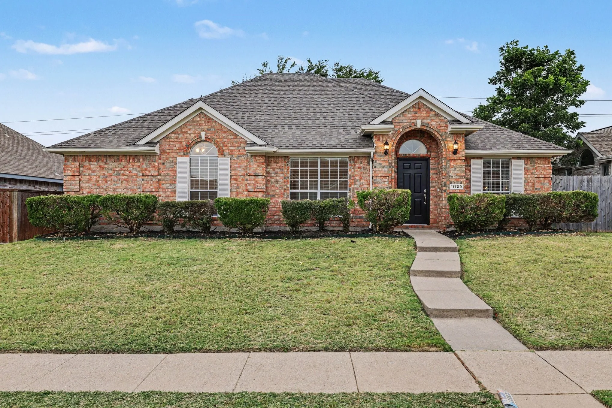 Single Family Residence For Sale in Collin County , 11709 Amber Valley Drive, Frisco, Texas 75035, 3 Bedroom, 2 Bathroom, 2 Garage spaces, 1,613 Sqft, built in 1996, mls#21311334, Real Estate Agent in Frisco, Homes For Sale in Collin county, Homes For Sale in Frisco, Realtor in Frisco Texas, Real Estate Brokerage Independent Realty Texas, Luminita Cordes Realtor