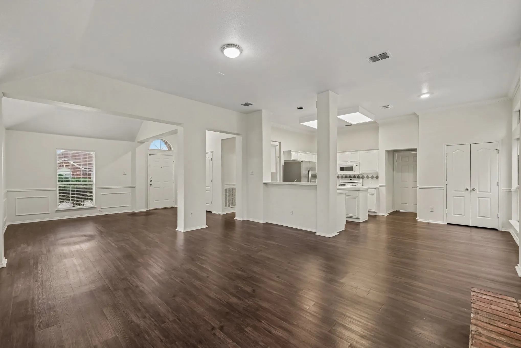 Single Family Residence For Sale in Collin County , 11709 Amber Valley Drive, Frisco, Texas 75035, 3 Bedroom, 2 Bathroom, 2 Garage spaces, 1,613 Sqft, built in 1996, mls#21311334, Real Estate Agent in Frisco, Homes For Sale in Collin county, Homes For Sale in Frisco, Realtor in Frisco Texas, Real Estate Brokerage Independent Realty Texas, Luminita Cordes Realtor