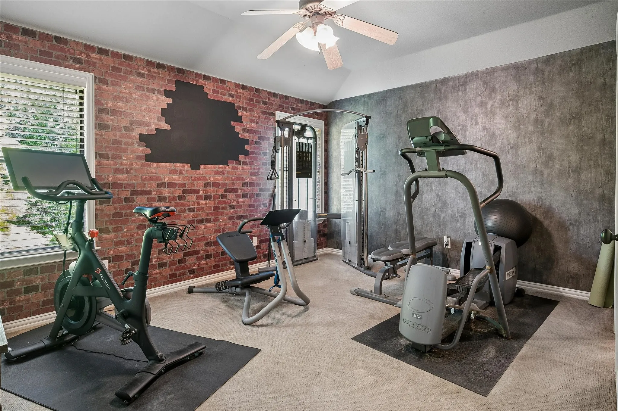 Single Family Residence For Sale in Denton County , 5336 Breckenridge Court, Frisco, Texas 75034, 5 Bedroom, 4 Bathroom, 3 Garage spaces, 4,231 Sqft, built in 2000, mls#21322226, Real Estate Agent in Frisco, Homes For Sale in Denton county, Homes For Sale in Frisco, Realtor in Frisco Texas, Real Estate Brokerage Independent Realty Texas, Luminita Cordes Realtor