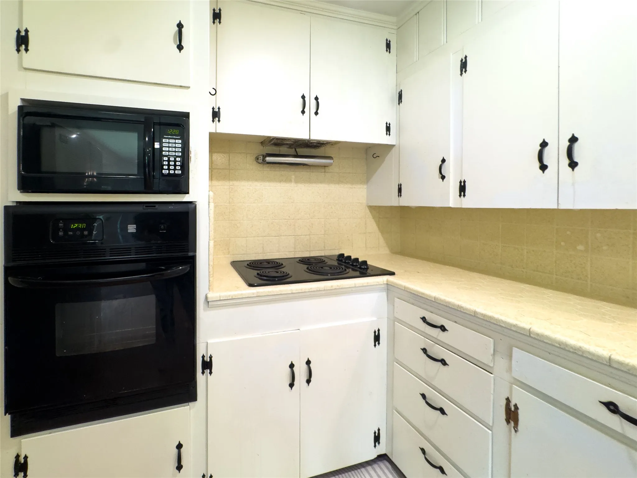 Single Family Residence For Sale in Titus County , 107 Bluebird, Mt Pleasant, Texas 75455, 2 Bedroom, 2 Bathroom, Garage spaces, 1,816 Sqft, built in 1960, mls#21334550, Real Estate Agent in Mt Pleasant, Homes For Sale in Titus county, Homes For Sale in Mt Pleasant, Realtor in Mt Pleasant Texas, Real Estate Brokerage Independent Realty Texas, Luminita Cordes Realtor