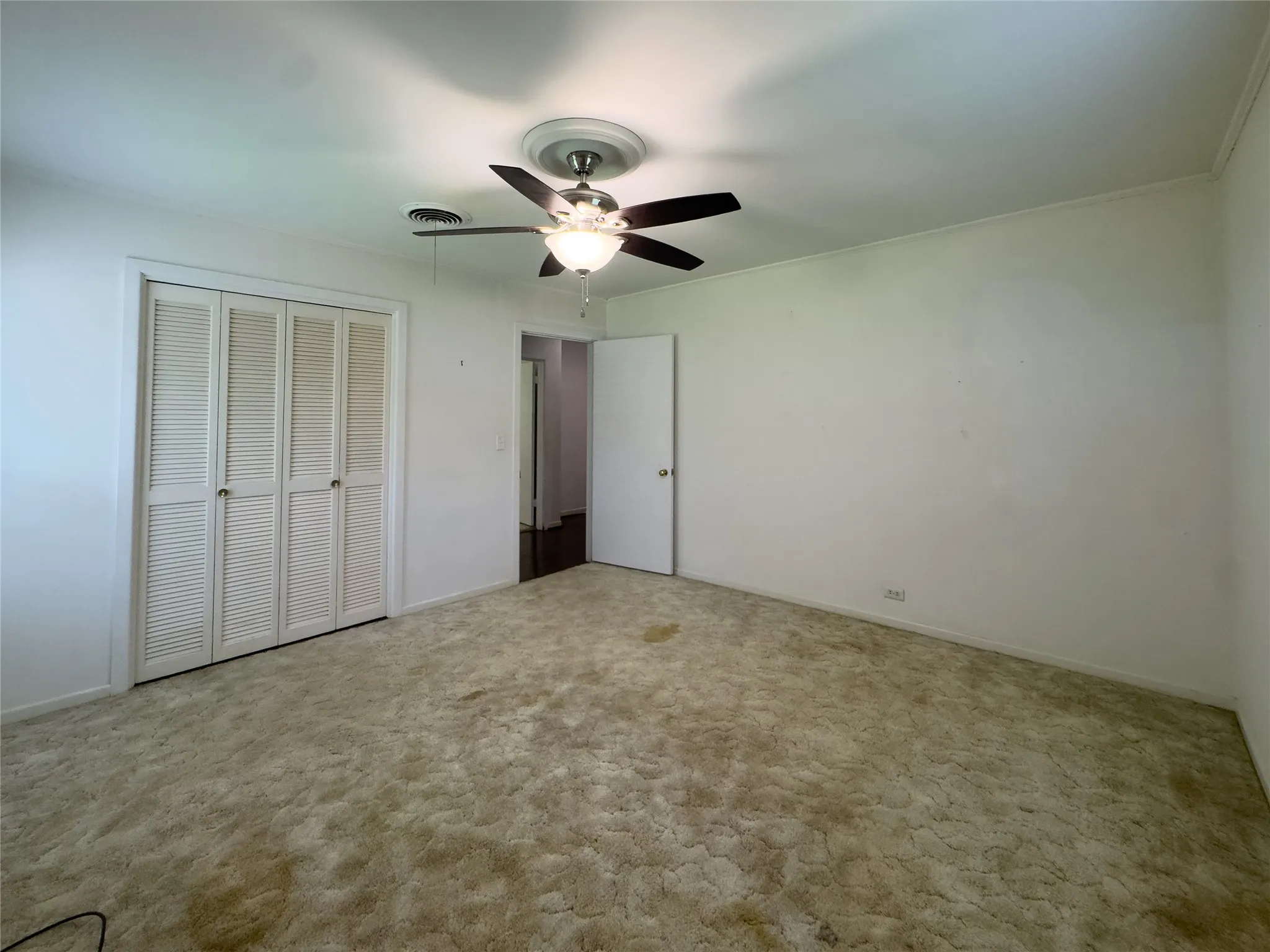 Single Family Residence For Sale in Titus County , 107 Bluebird, Mt Pleasant, Texas 75455, 2 Bedroom, 2 Bathroom, Garage spaces, 1,816 Sqft, built in 1960, mls#21334550, Real Estate Agent in Mt Pleasant, Homes For Sale in Titus county, Homes For Sale in Mt Pleasant, Realtor in Mt Pleasant Texas, Real Estate Brokerage Independent Realty Texas, Luminita Cordes Realtor
