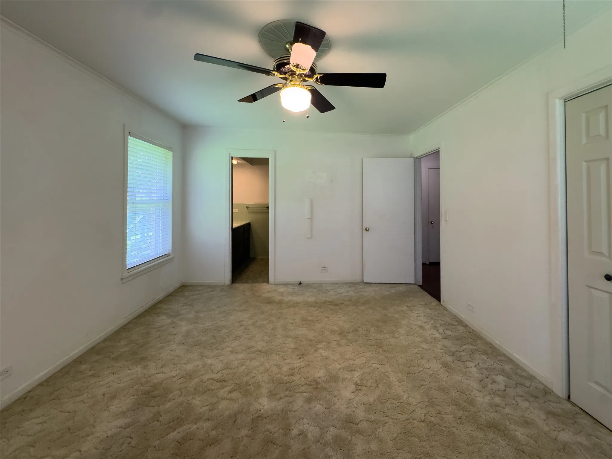 Single Family Residence For Sale in Titus County , 107 Bluebird, Mt Pleasant, Texas 75455, 2 Bedroom, 2 Bathroom, Garage spaces, 1,816 Sqft, built in 1960, mls#21334550, Real Estate Agent in Mt Pleasant, Homes For Sale in Titus county, Homes For Sale in Mt Pleasant, Realtor in Mt Pleasant Texas, Real Estate Brokerage Independent Realty Texas, Luminita Cordes Realtor