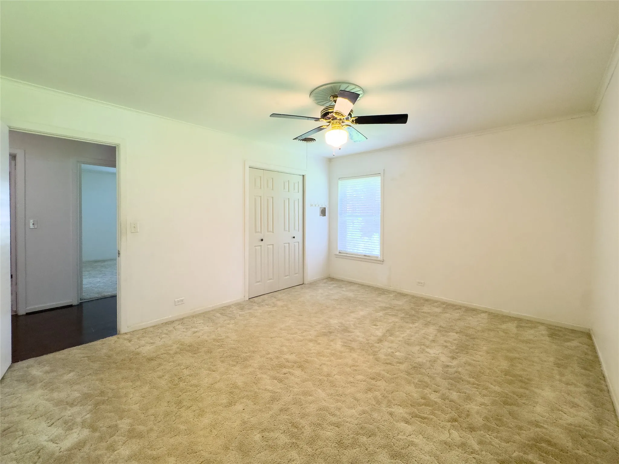 Single Family Residence For Sale in Titus County , 107 Bluebird, Mt Pleasant, Texas 75455, 2 Bedroom, 2 Bathroom, Garage spaces, 1,816 Sqft, built in 1960, mls#21334550, Real Estate Agent in Mt Pleasant, Homes For Sale in Titus county, Homes For Sale in Mt Pleasant, Realtor in Mt Pleasant Texas, Real Estate Brokerage Independent Realty Texas, Luminita Cordes Realtor