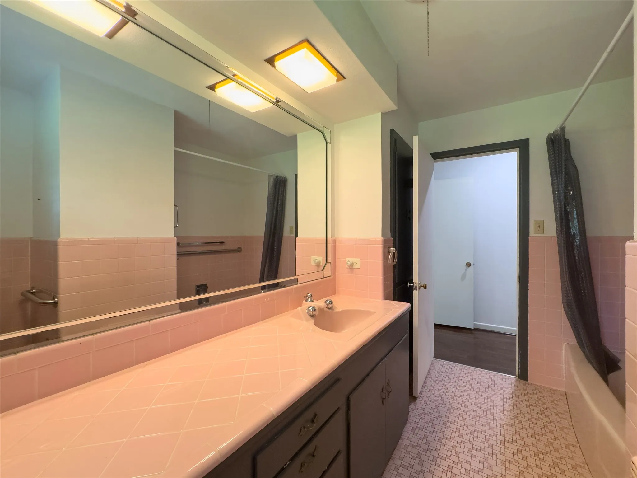 Single Family Residence For Sale in Titus County , 107 Bluebird, Mt Pleasant, Texas 75455, 2 Bedroom, 2 Bathroom, Garage spaces, 1,816 Sqft, built in 1960, mls#21334550, Real Estate Agent in Mt Pleasant, Homes For Sale in Titus county, Homes For Sale in Mt Pleasant, Realtor in Mt Pleasant Texas, Real Estate Brokerage Independent Realty Texas, Luminita Cordes Realtor